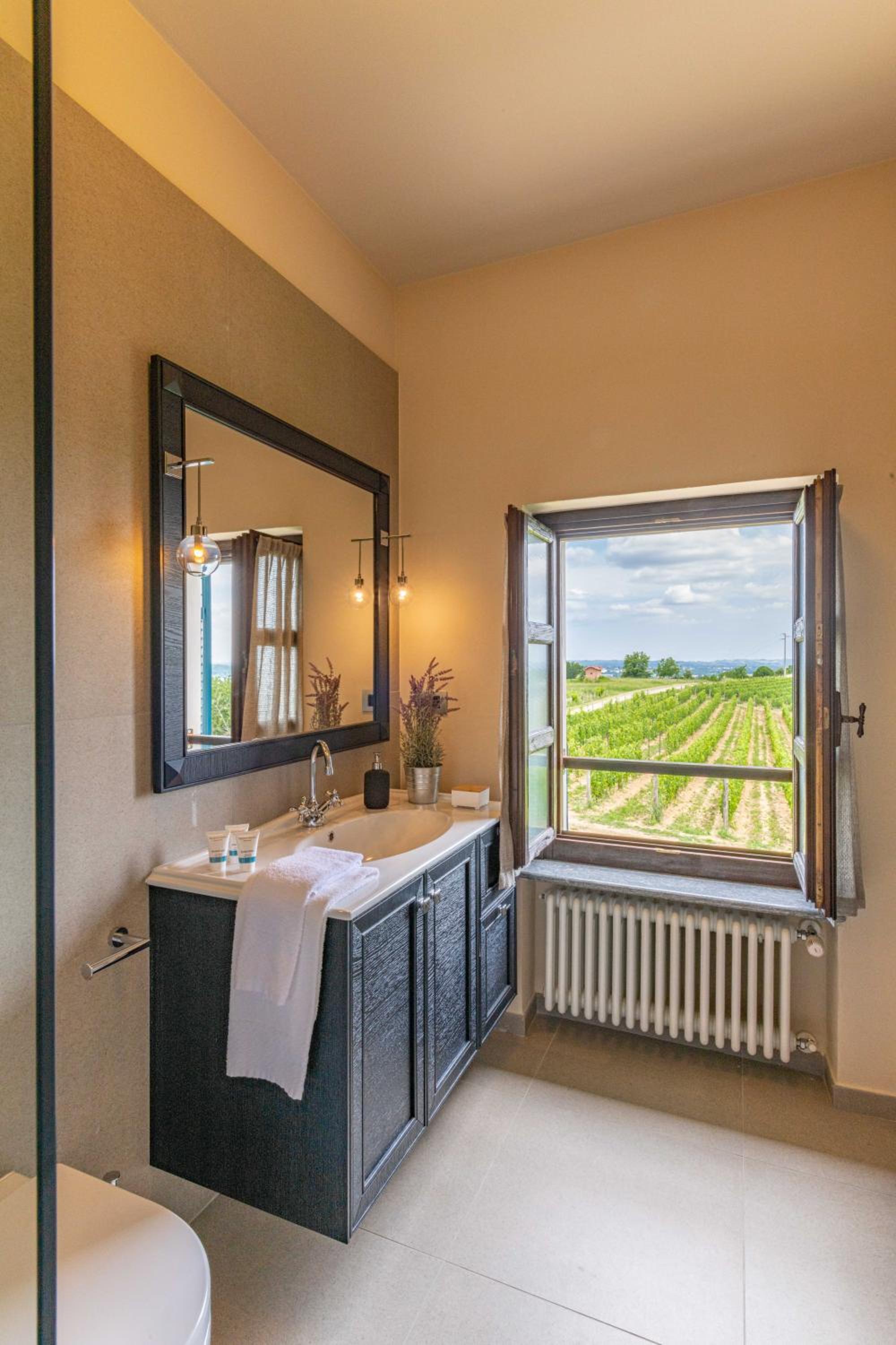 Deluxe Double or Twin Room with Garden View photo 2