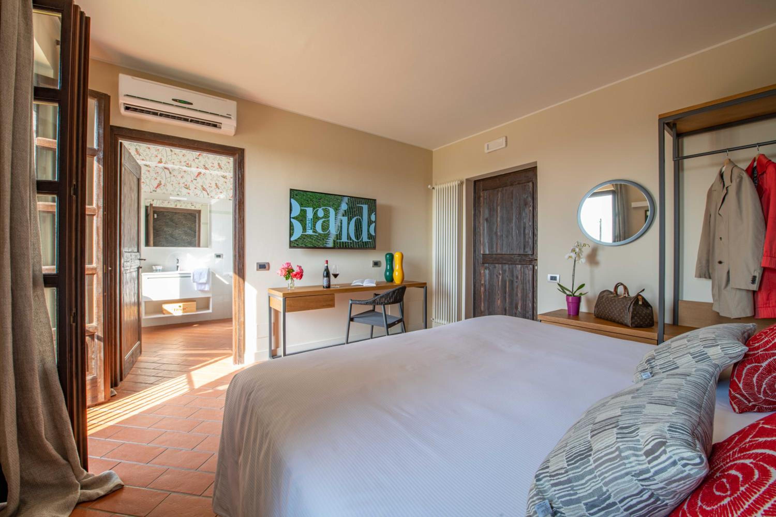 Superior Deluxe Double or Twin Room  photo 1