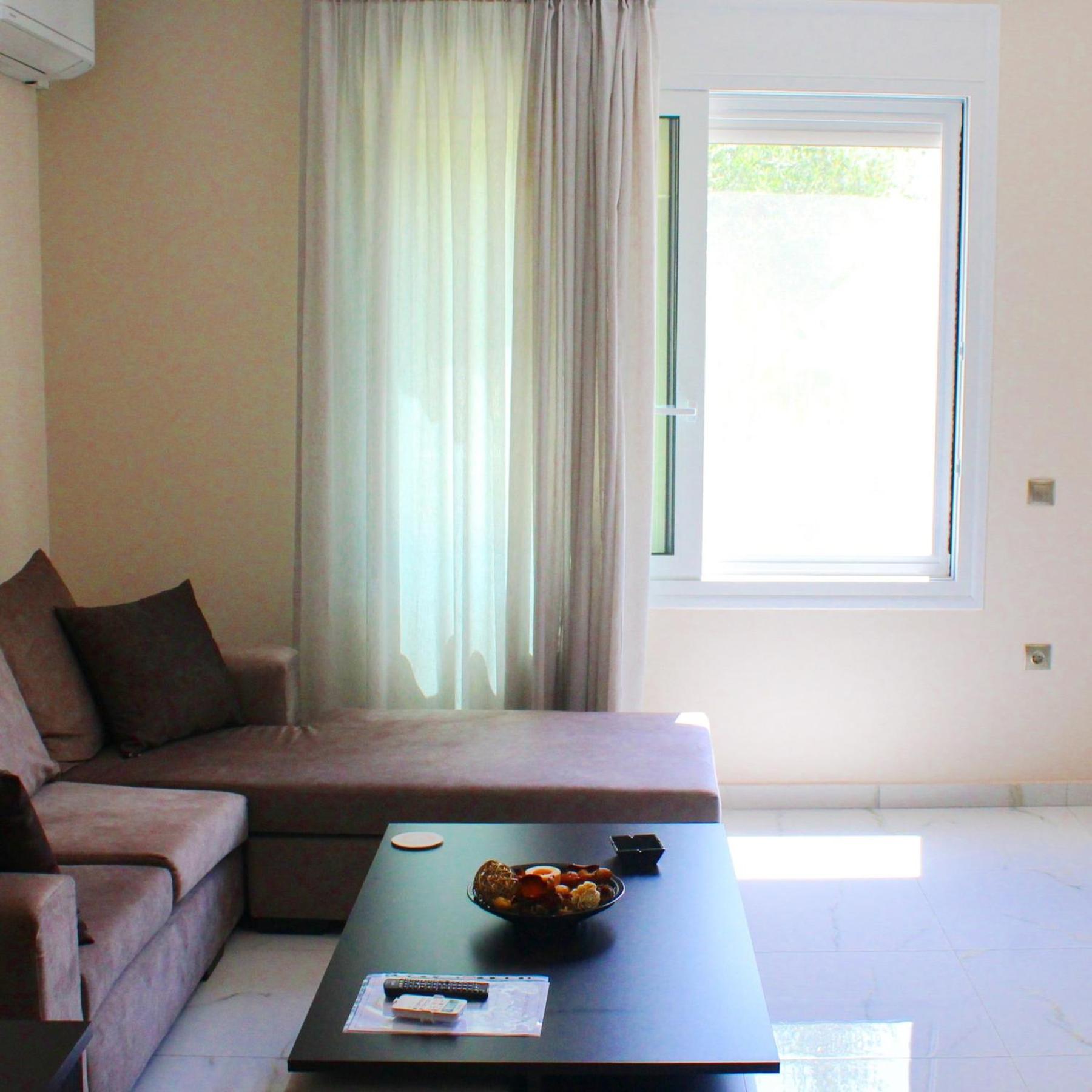 One-Bedroom Apartment photo 1