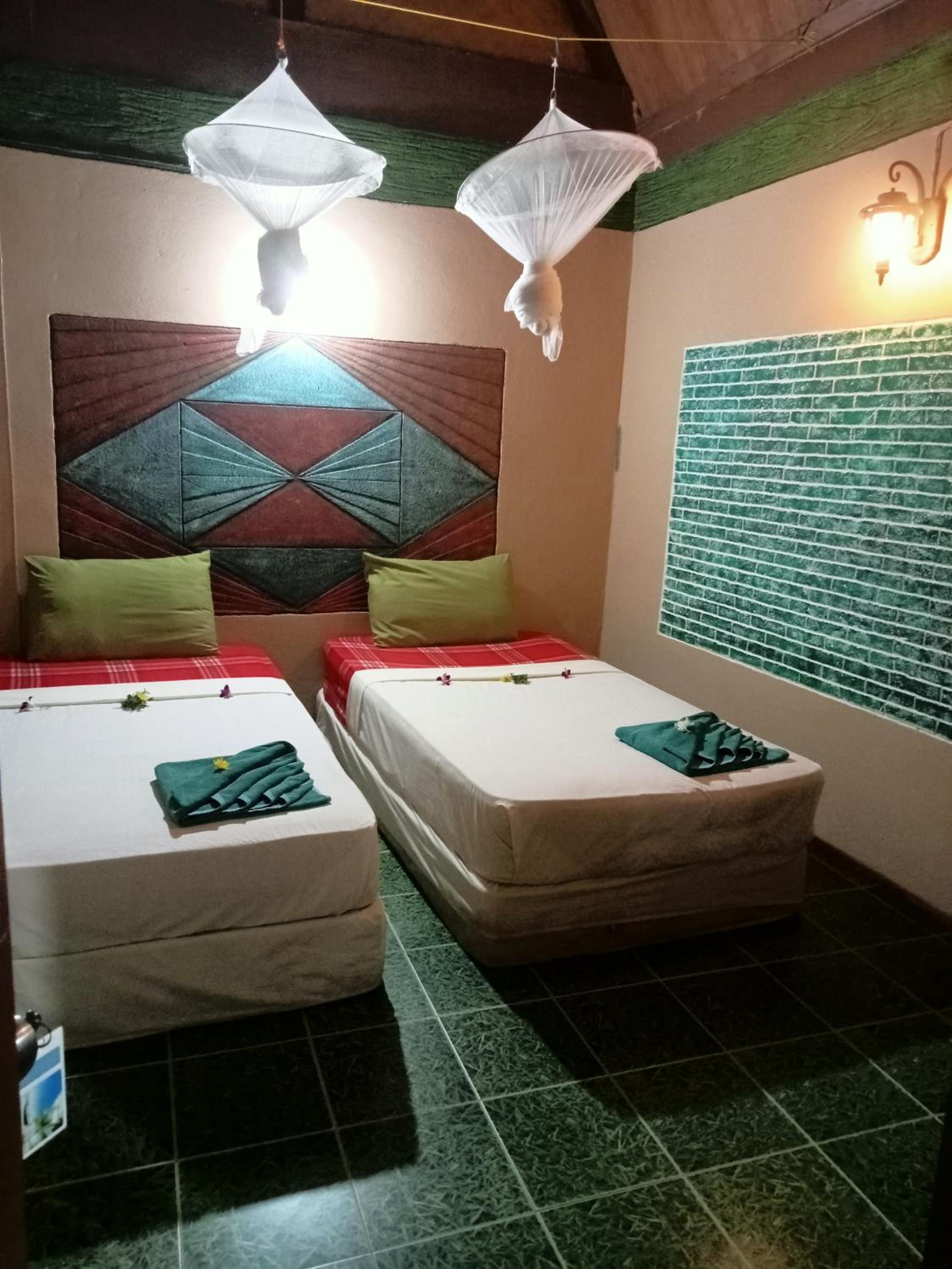 Standard Twin Room with Fan - Photo 5