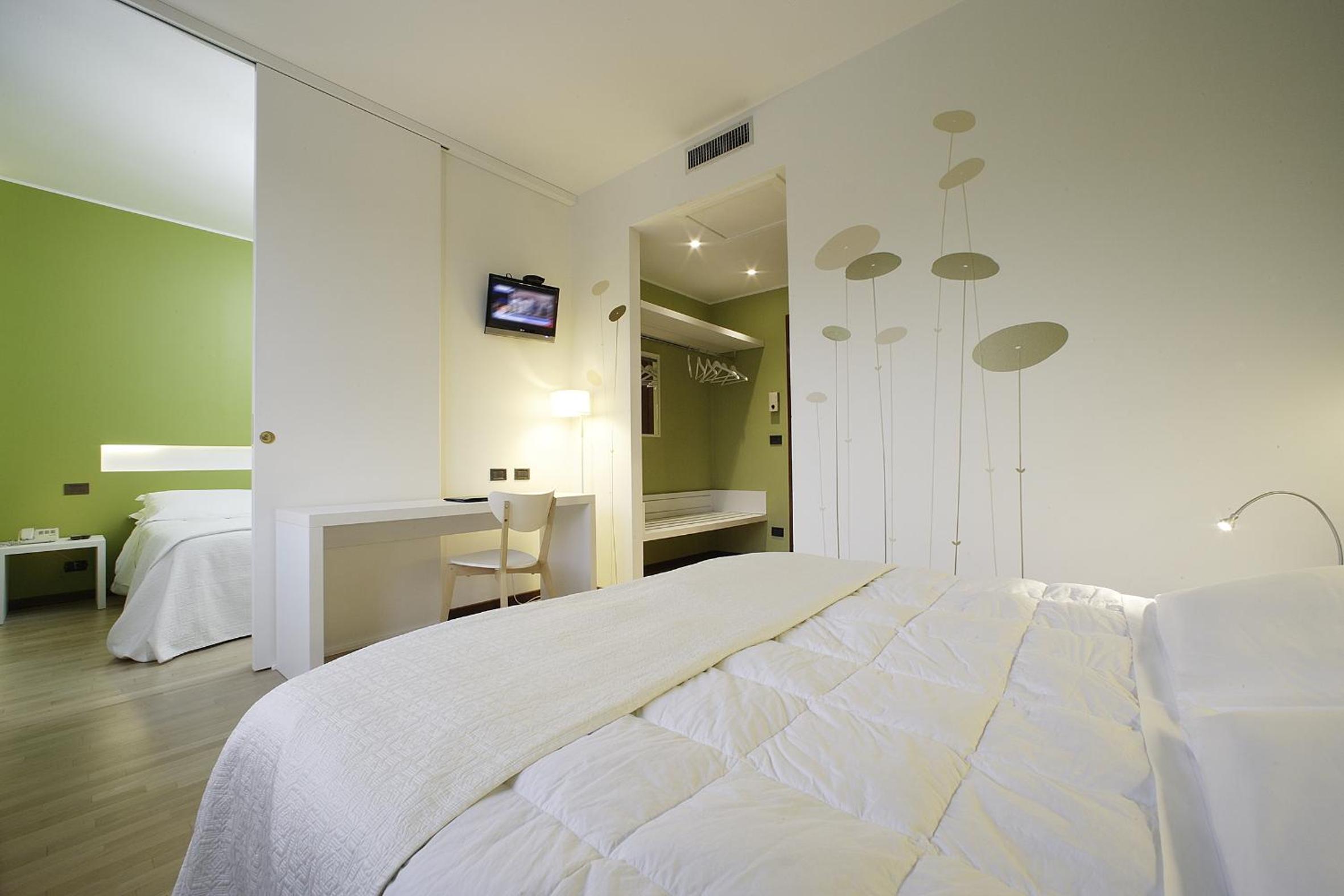 Superior Quadruple Room photo 2