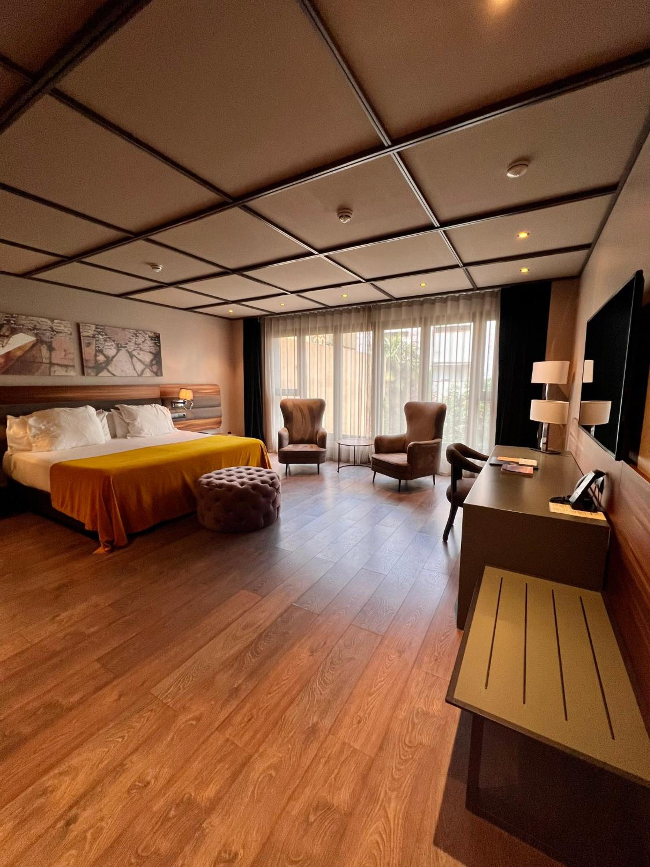 Superior Suite - Photo 1