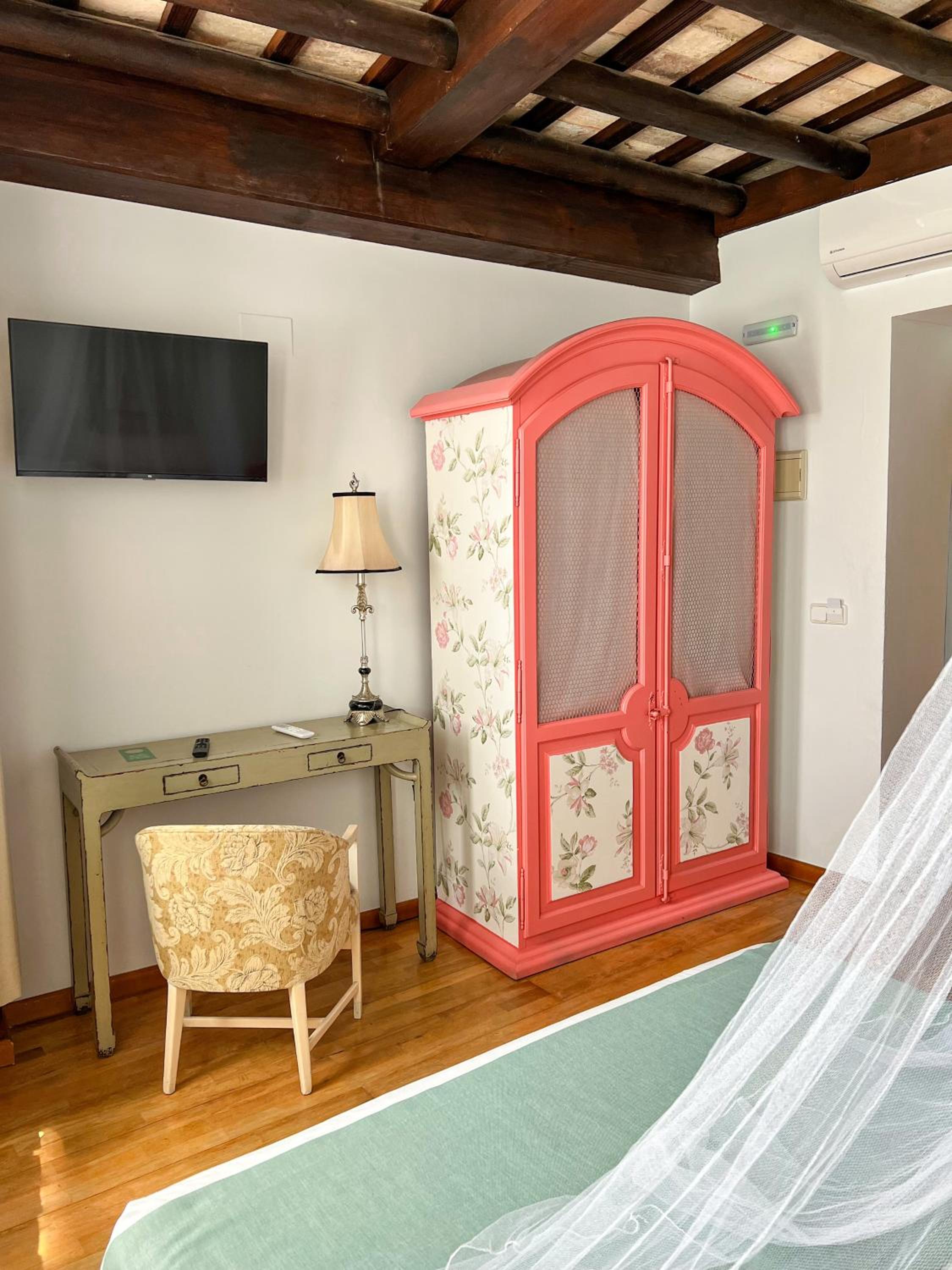 Double Room with Private Bathroom - Photo 14