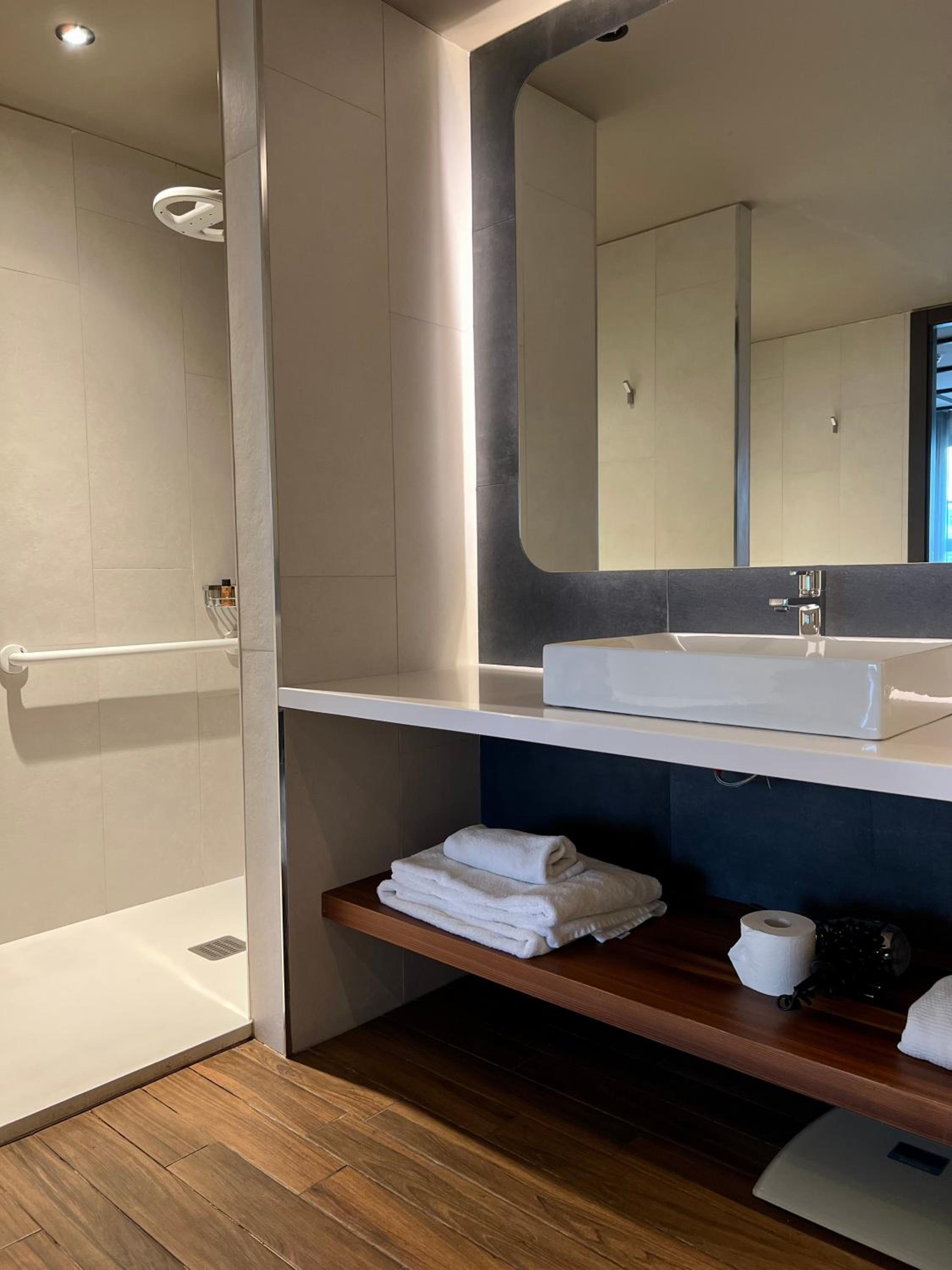 Superior Suite - Photo 4