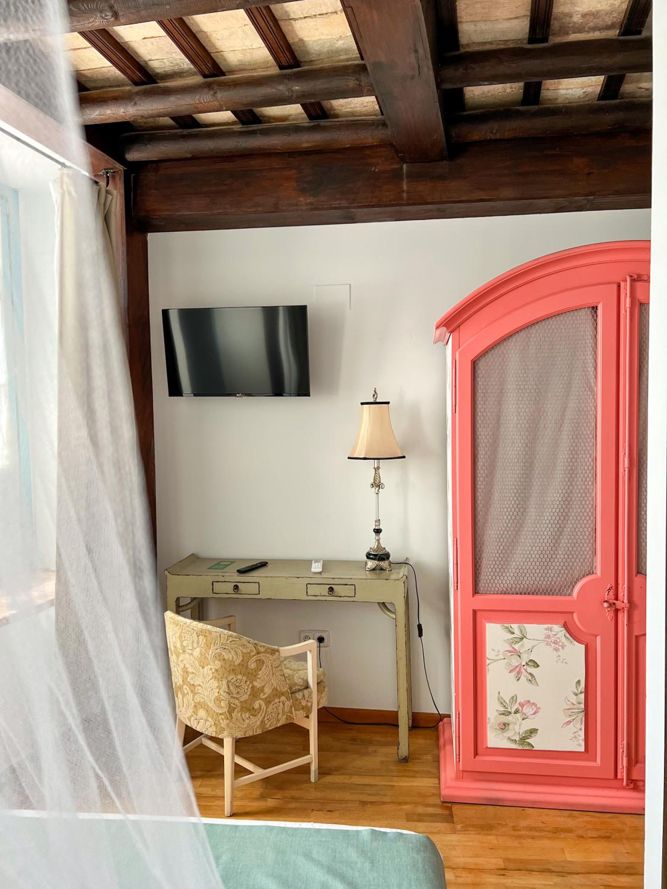 Double Room with Private Bathroom - Photo 11
