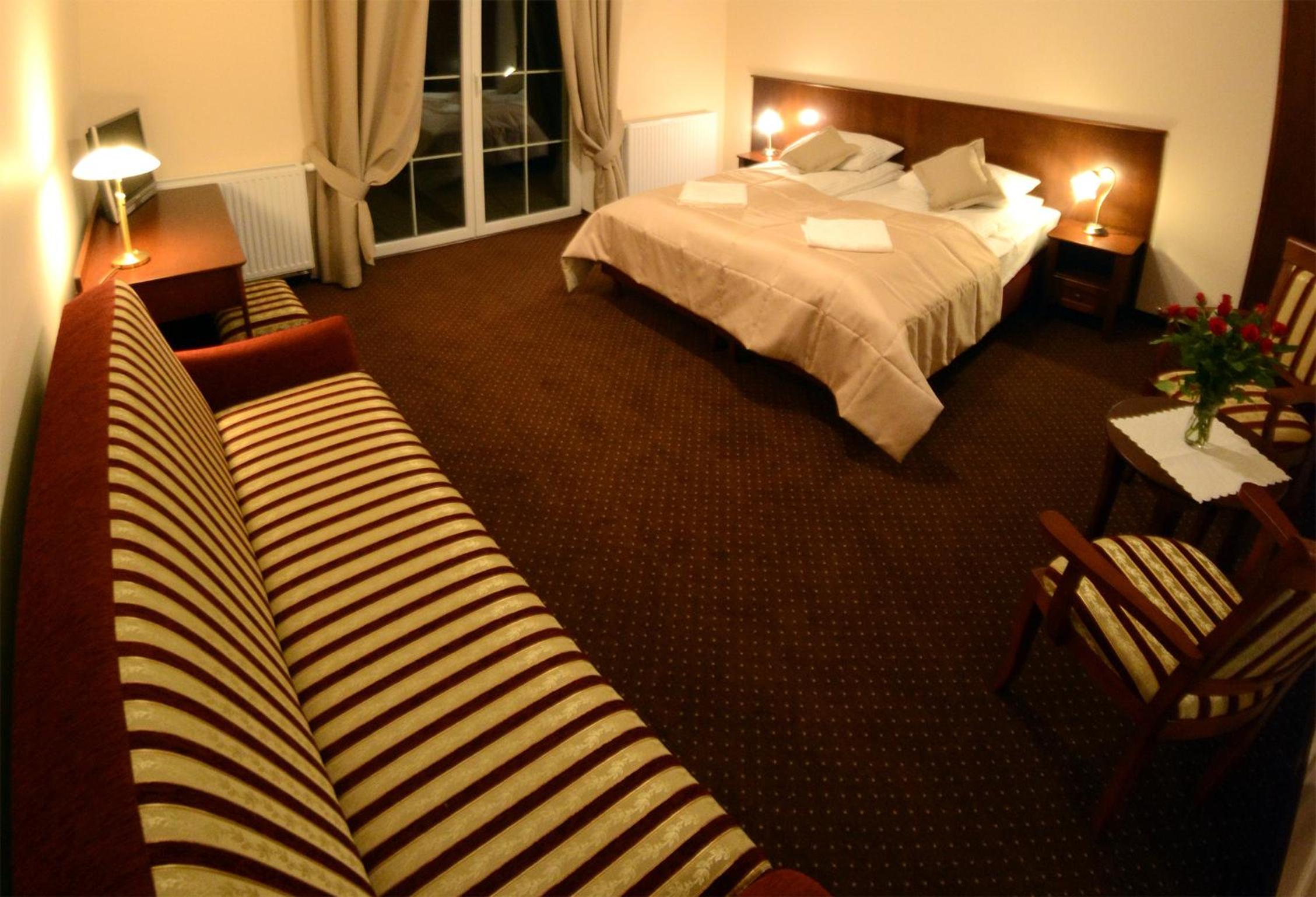 Quadruple Room with Balcony - Photo 2