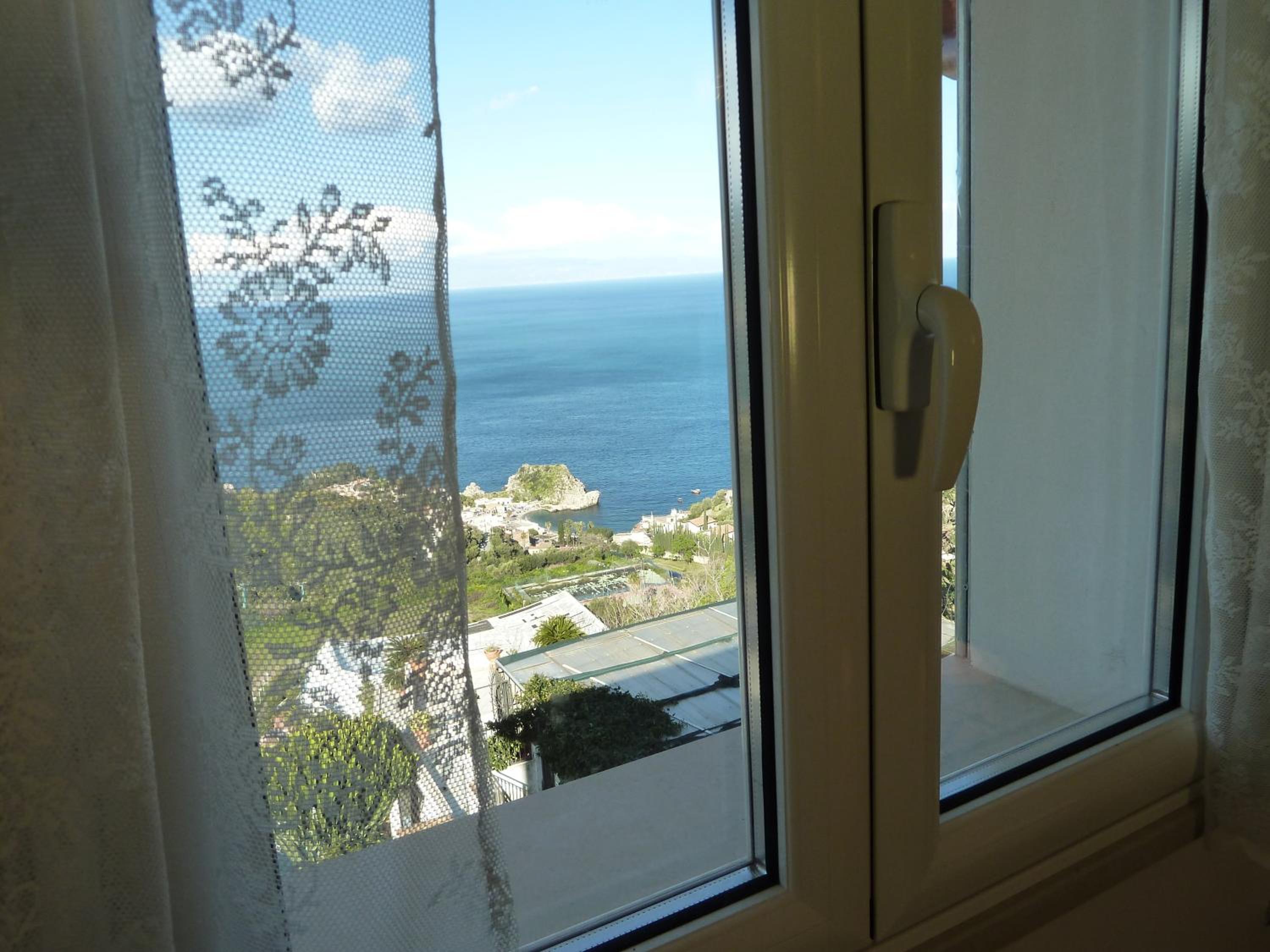 Double Room with Balcony and Sea View photo 3
