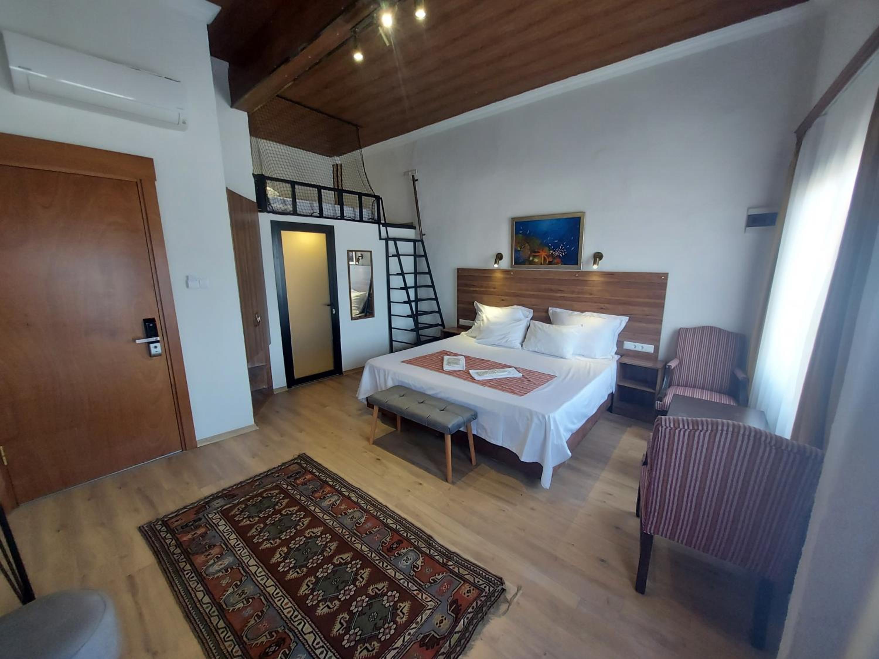 Superior King Room photo 1