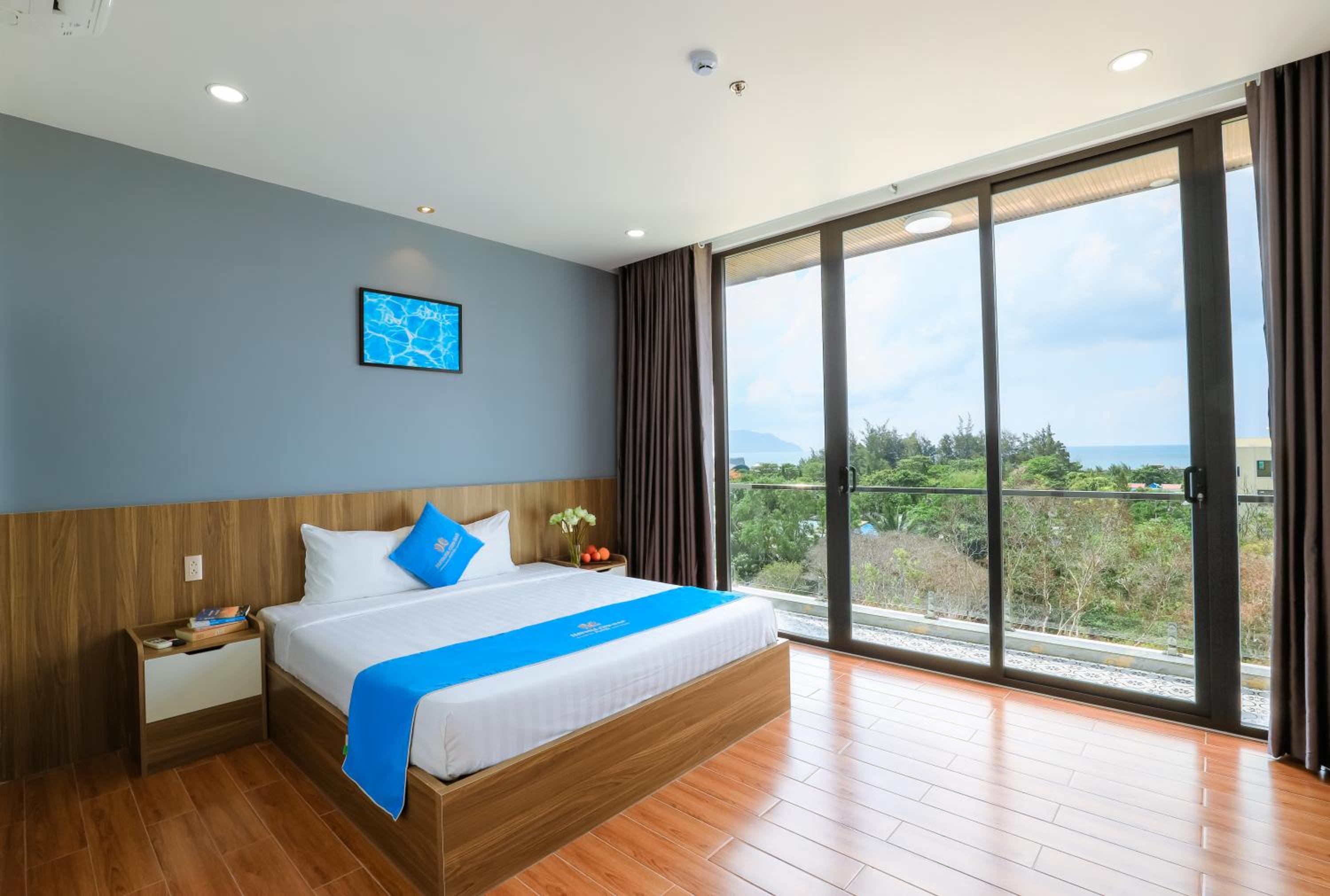 Deluxe Double Room with Balcony photo 3
