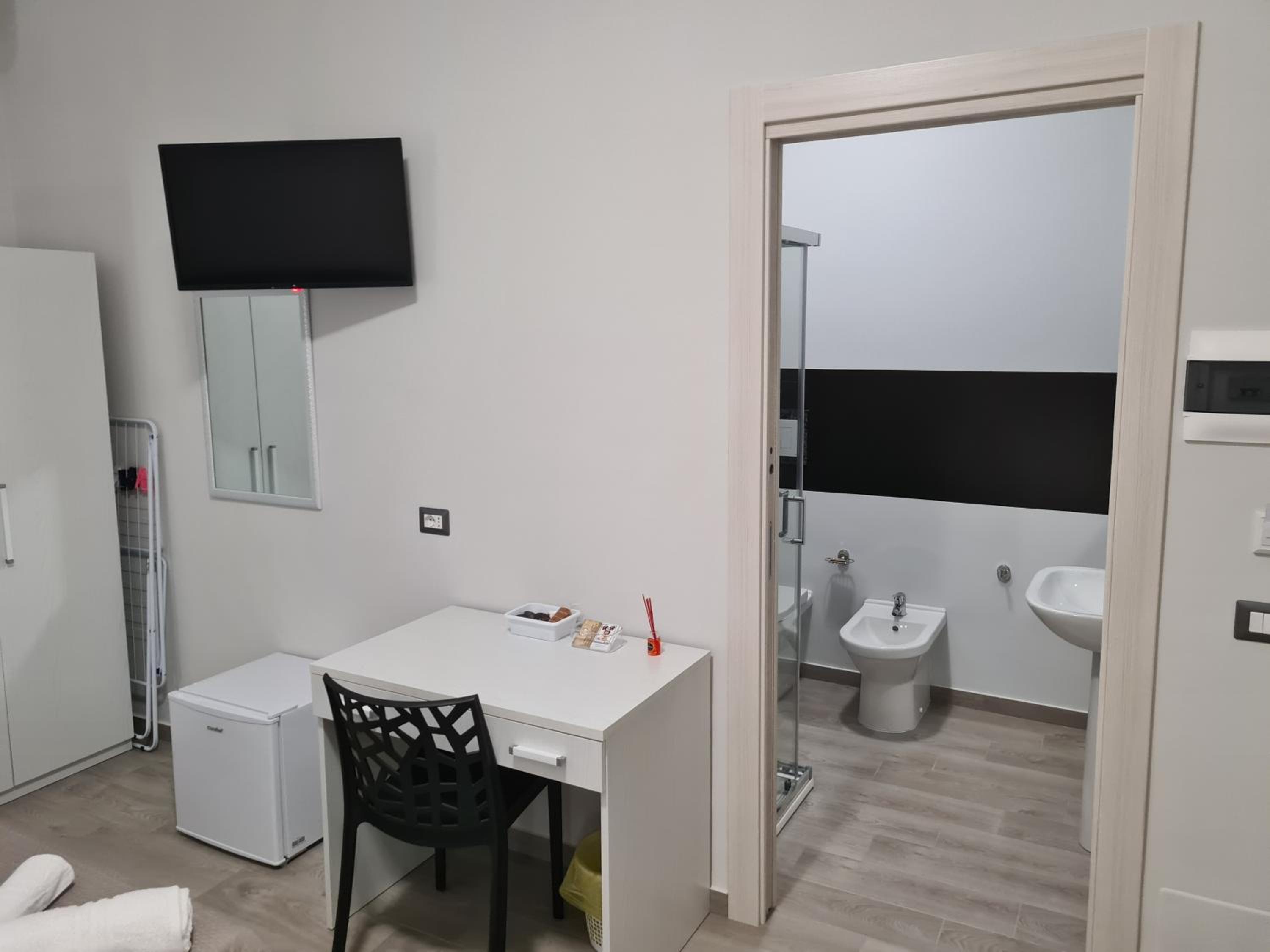 Deluxe King Room photo 2