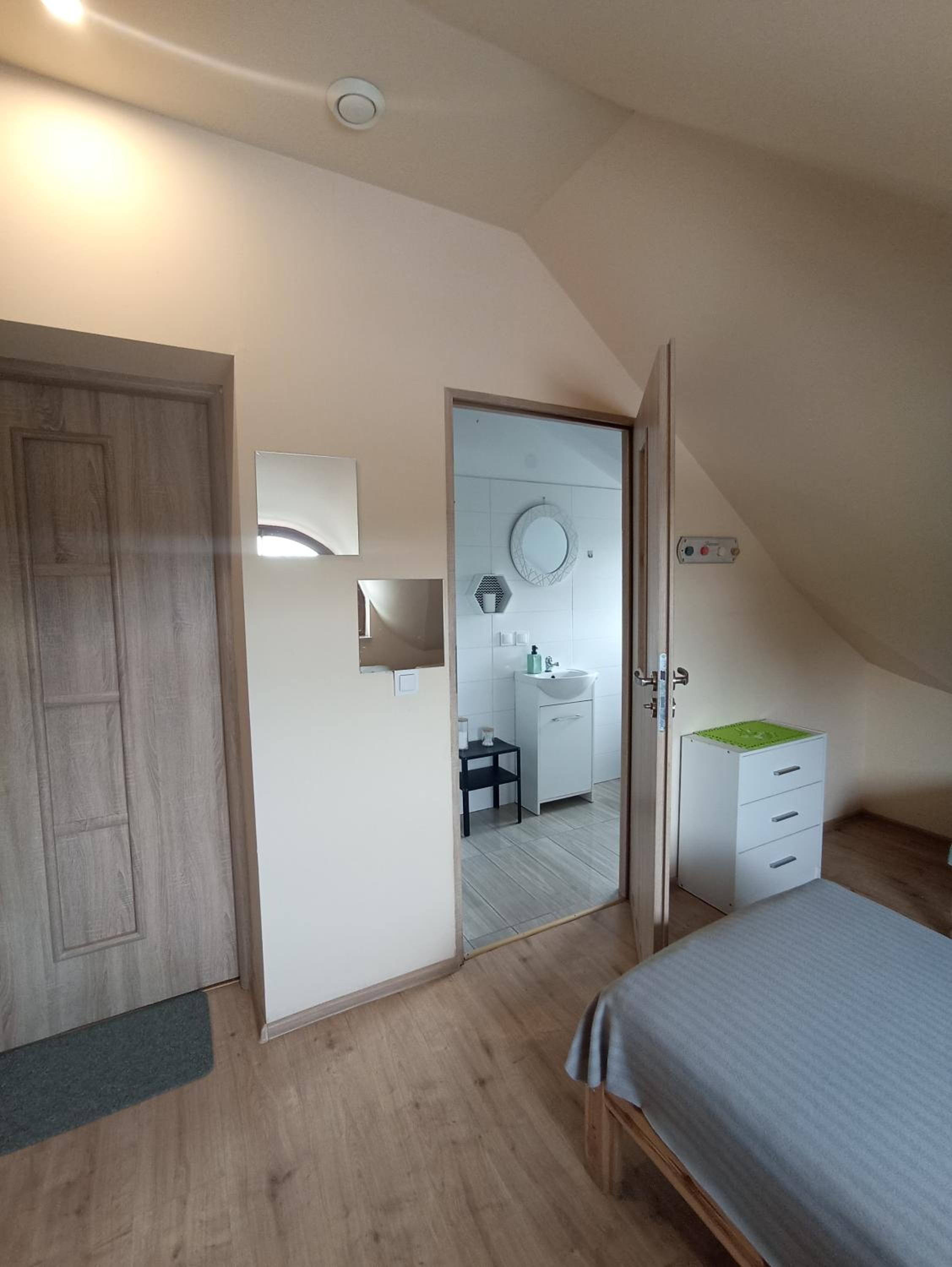 Triple Room with Private Bathroom - Photo 3