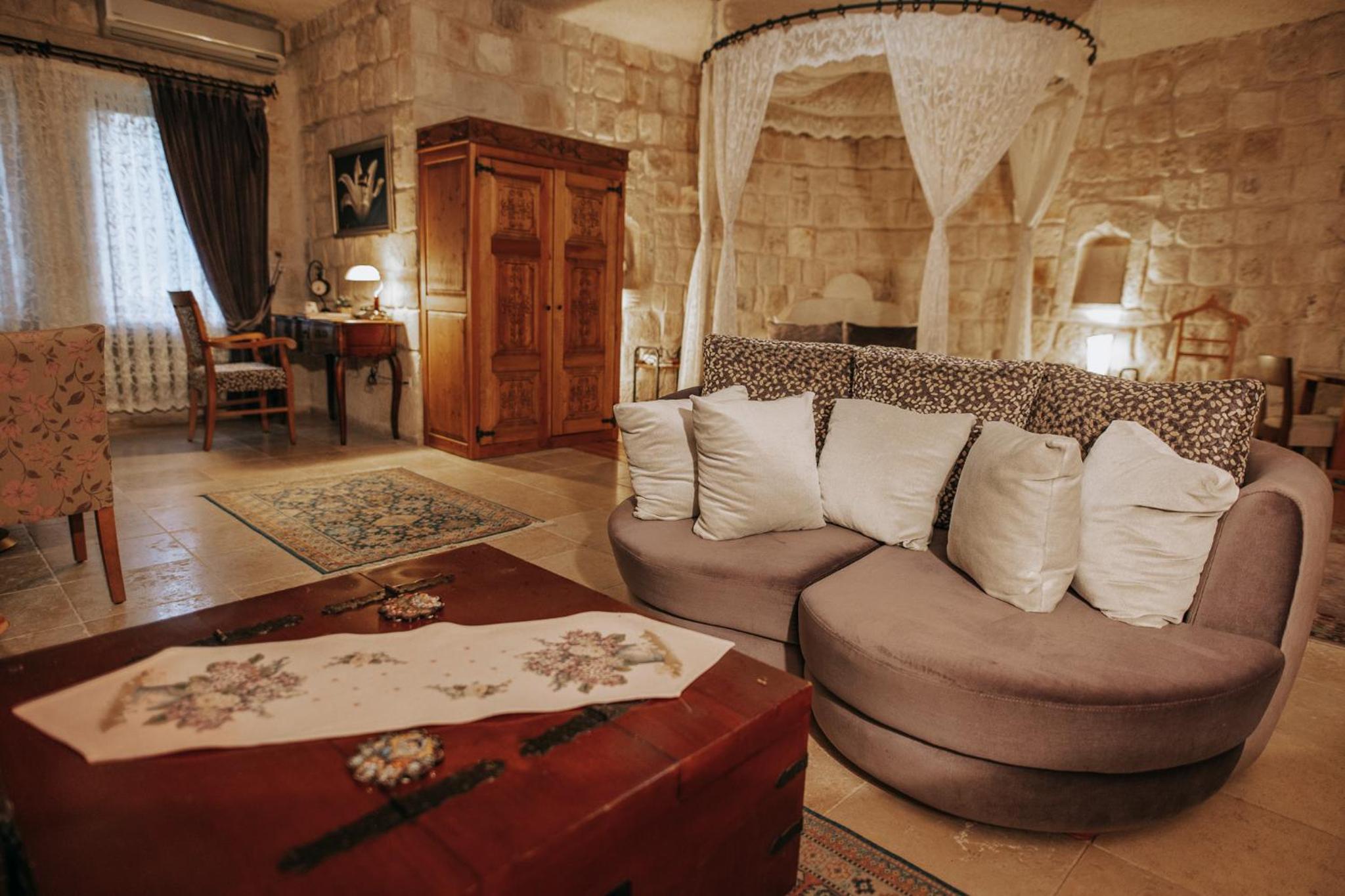 Suite - Photo 14