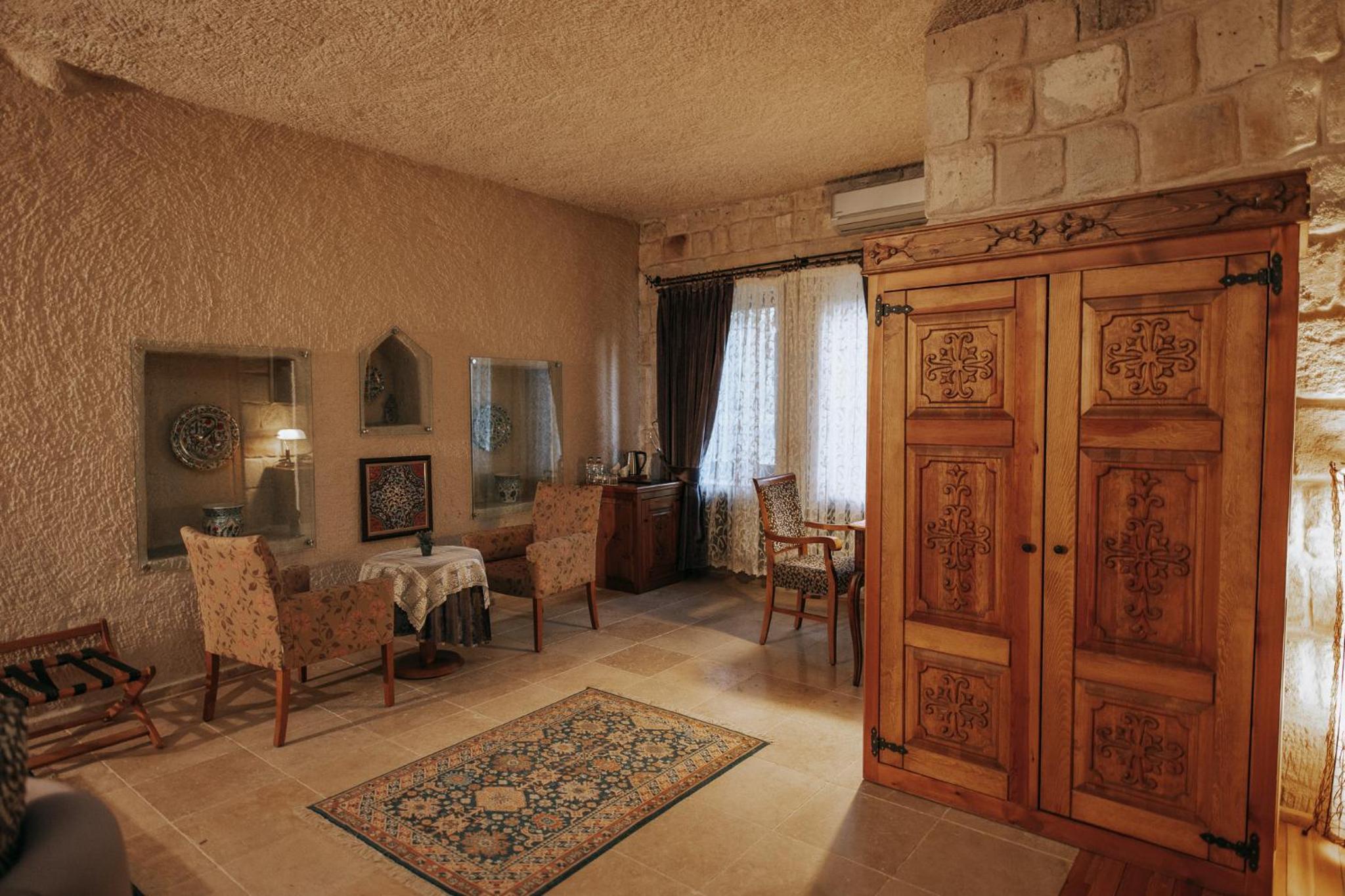 Suite - Photo 12