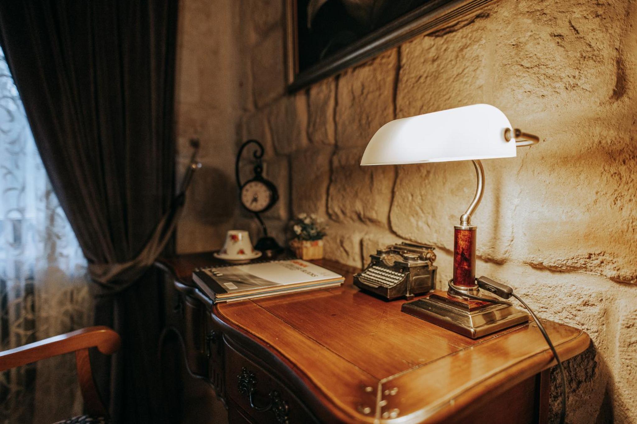 Suite - Photo 10