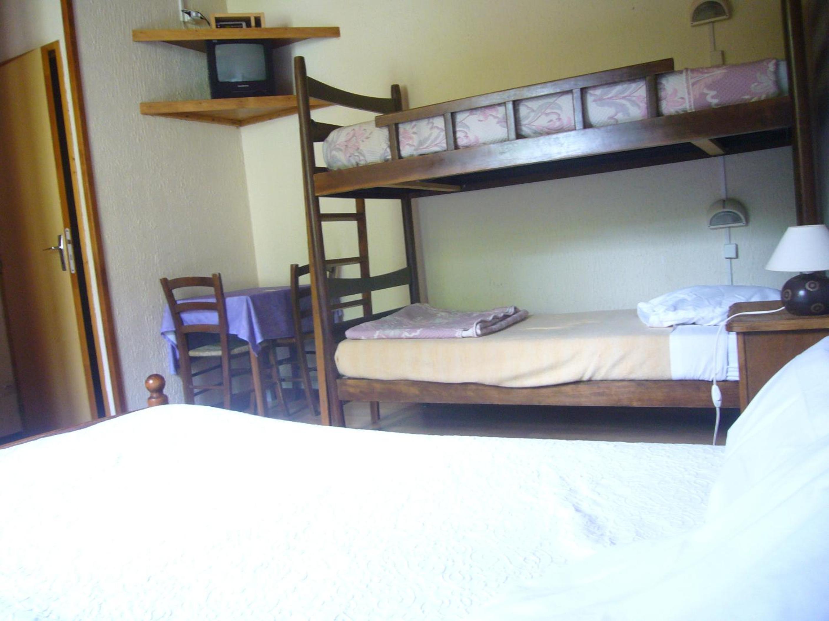 Quadruple Room with Private Bathroom photo 3
