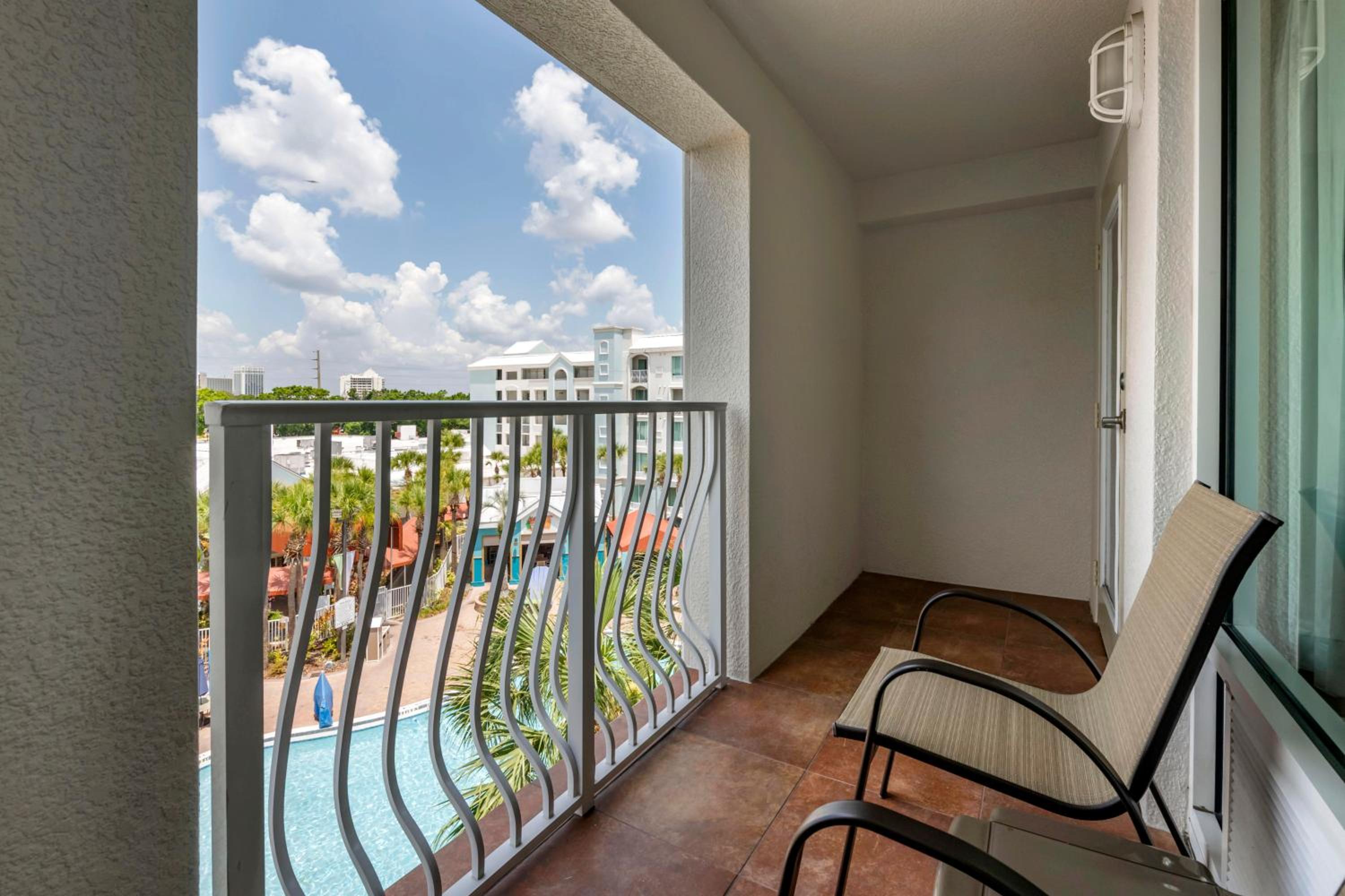 2 Queen Beds Premium Pool View Balcony