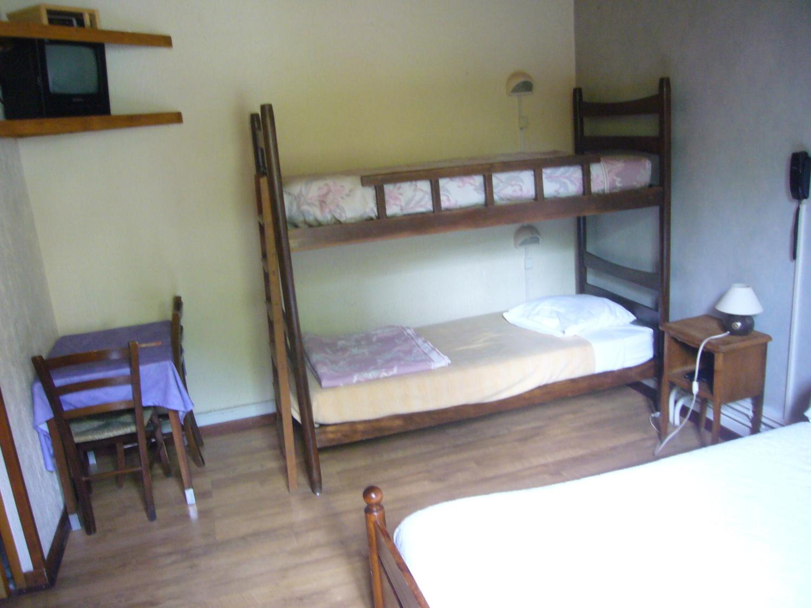 Quadruple Room with Private Bathroom photo 2
