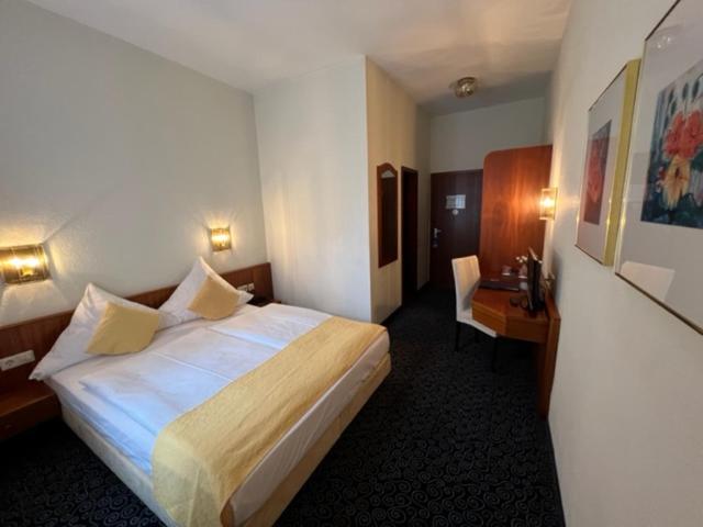 Double Room with French Bed photo 1