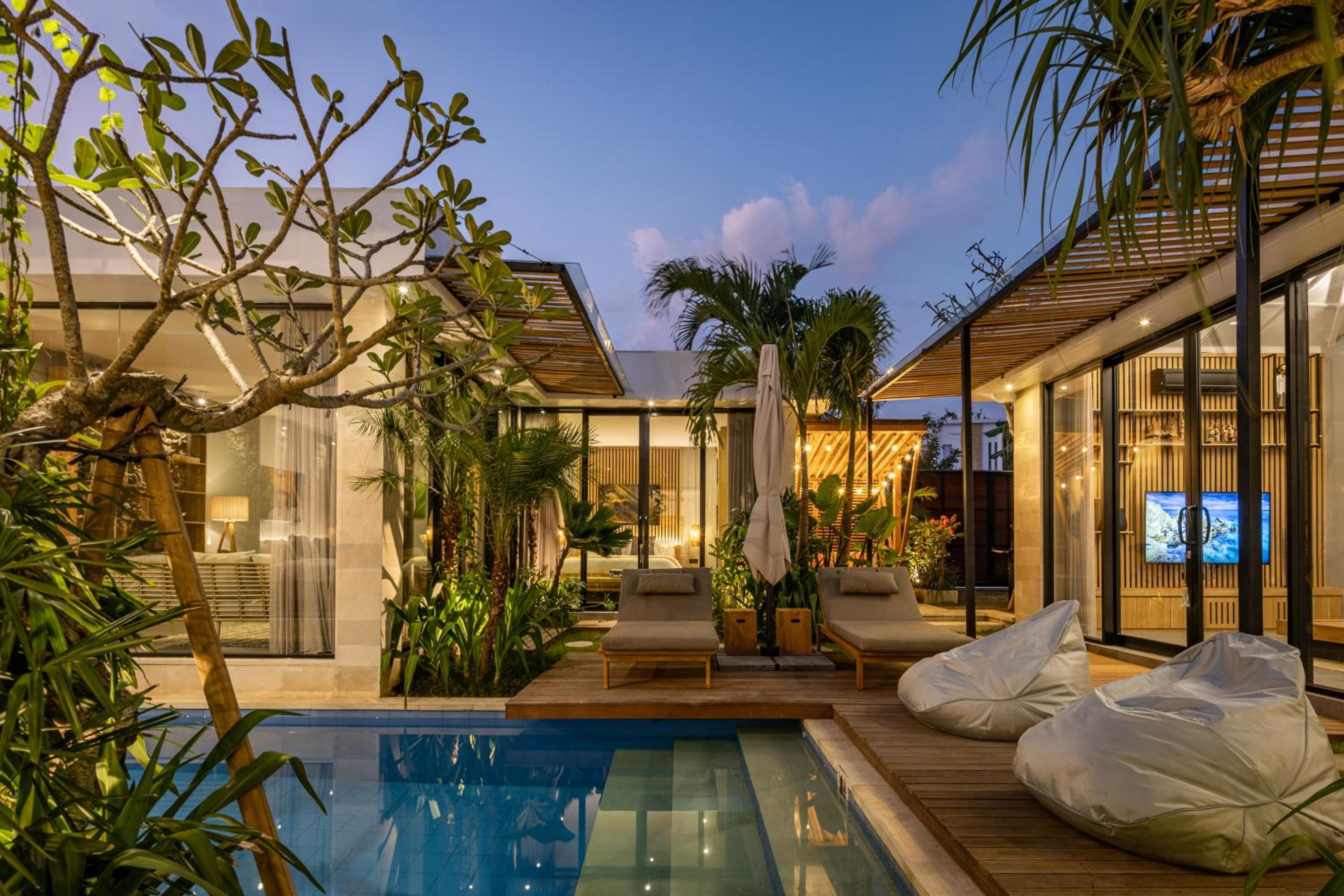 Three-Bedroom Villa - Photo 4