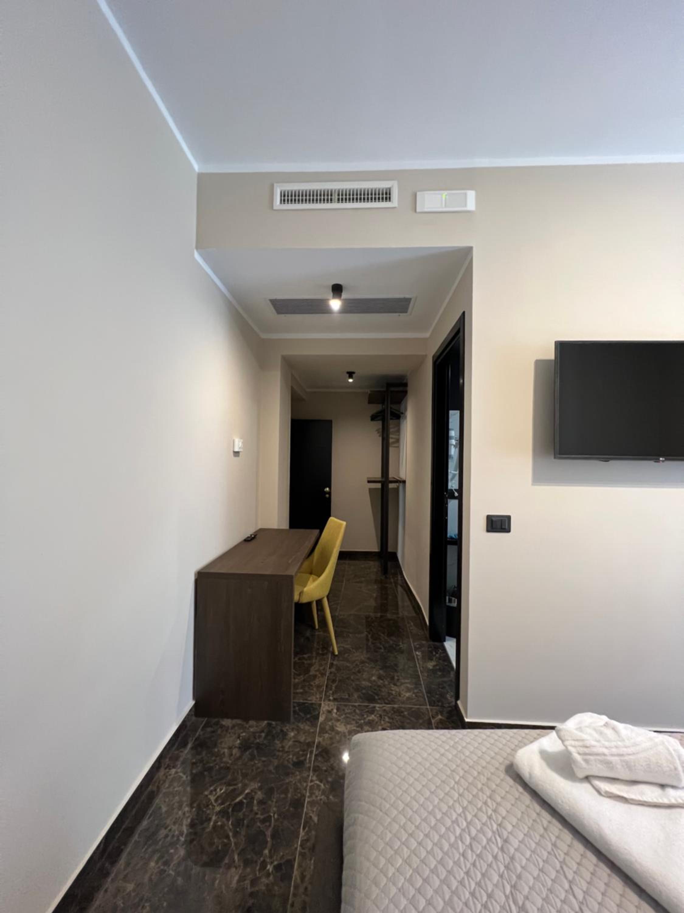 Deluxe Double Room with Bath photo 2