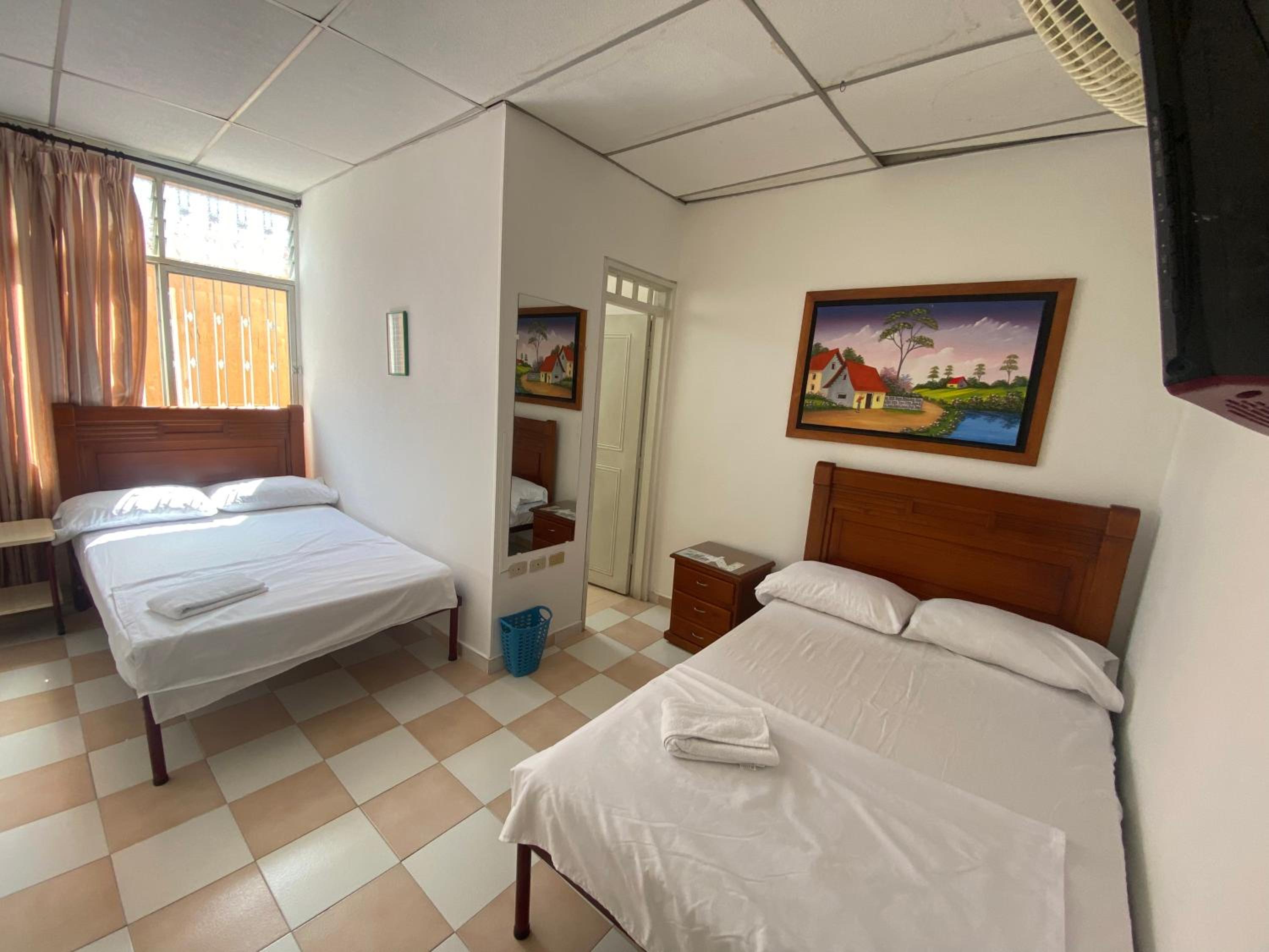 Twin Room with Private Bathroom photo 1