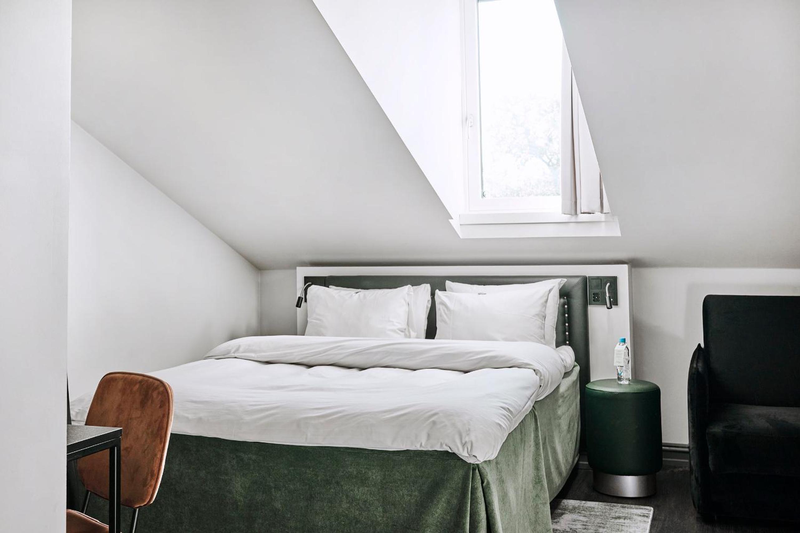 Available room thumbnail 5