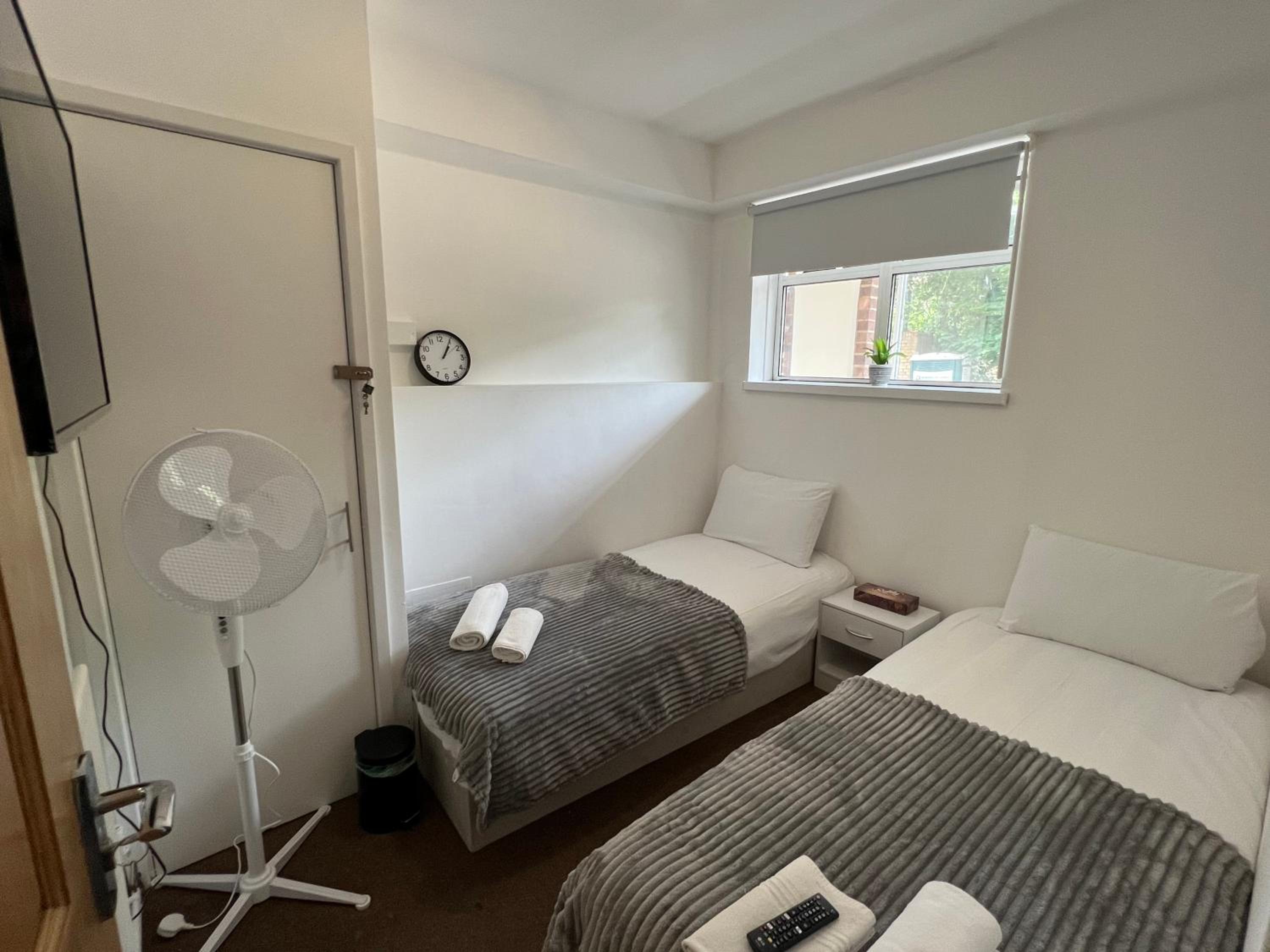 Twin Room with Shared Bathroom photo 1