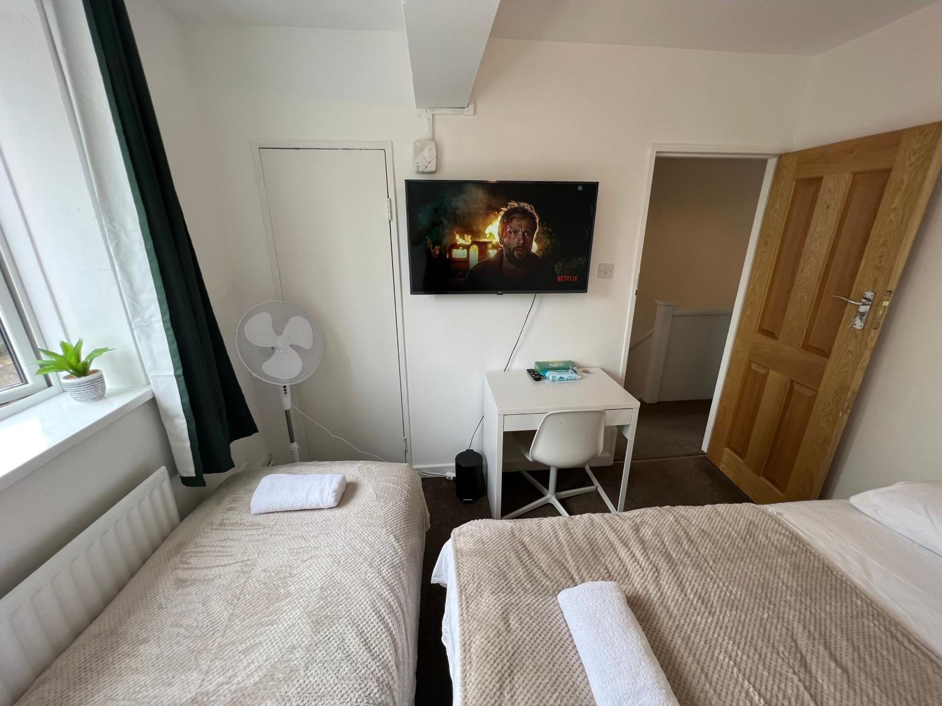 Double Room with Shared Bathroom photo 2
