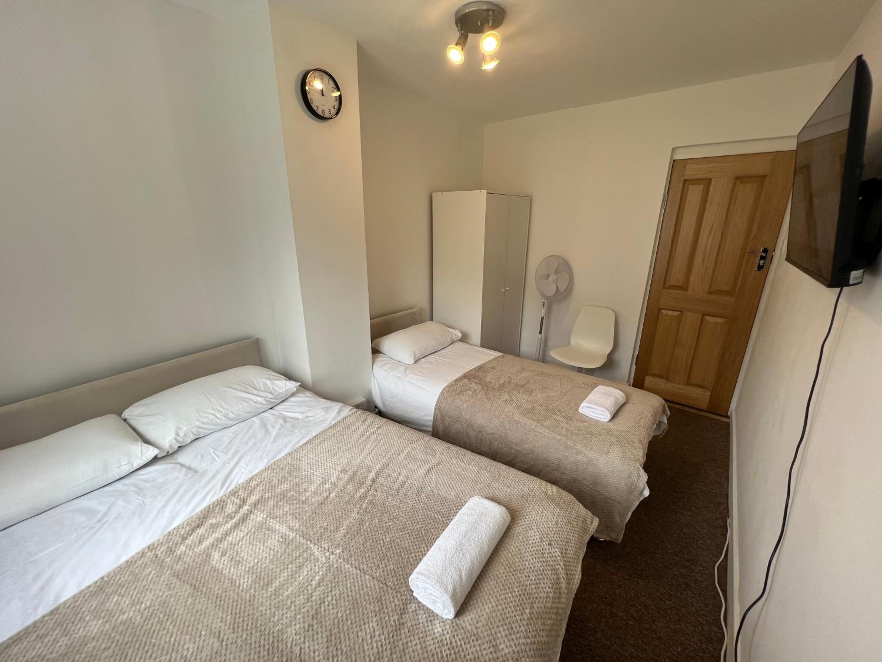 Triple Room with Shared Bathroom photo 2