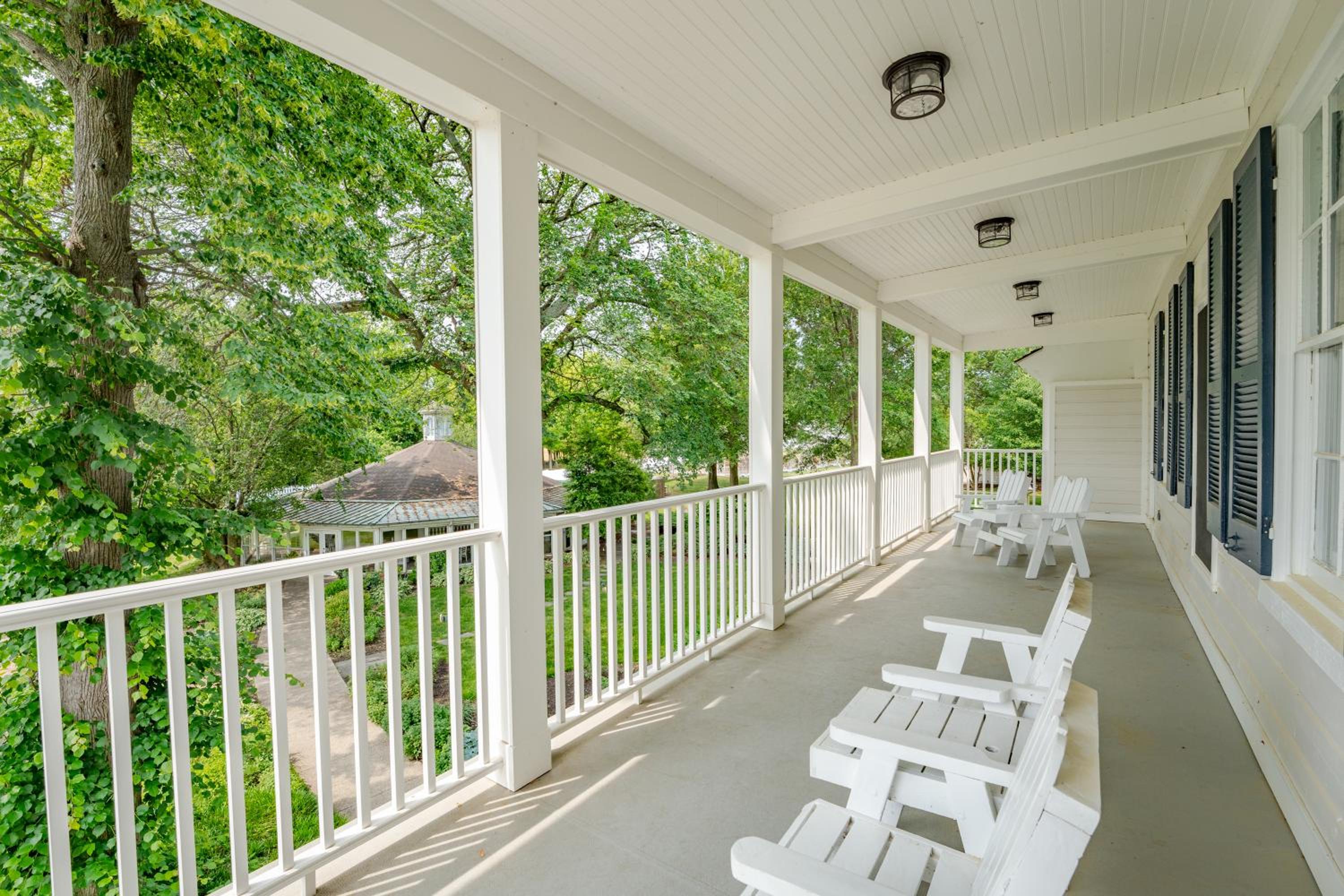 Studio with Balcony - Photo 6