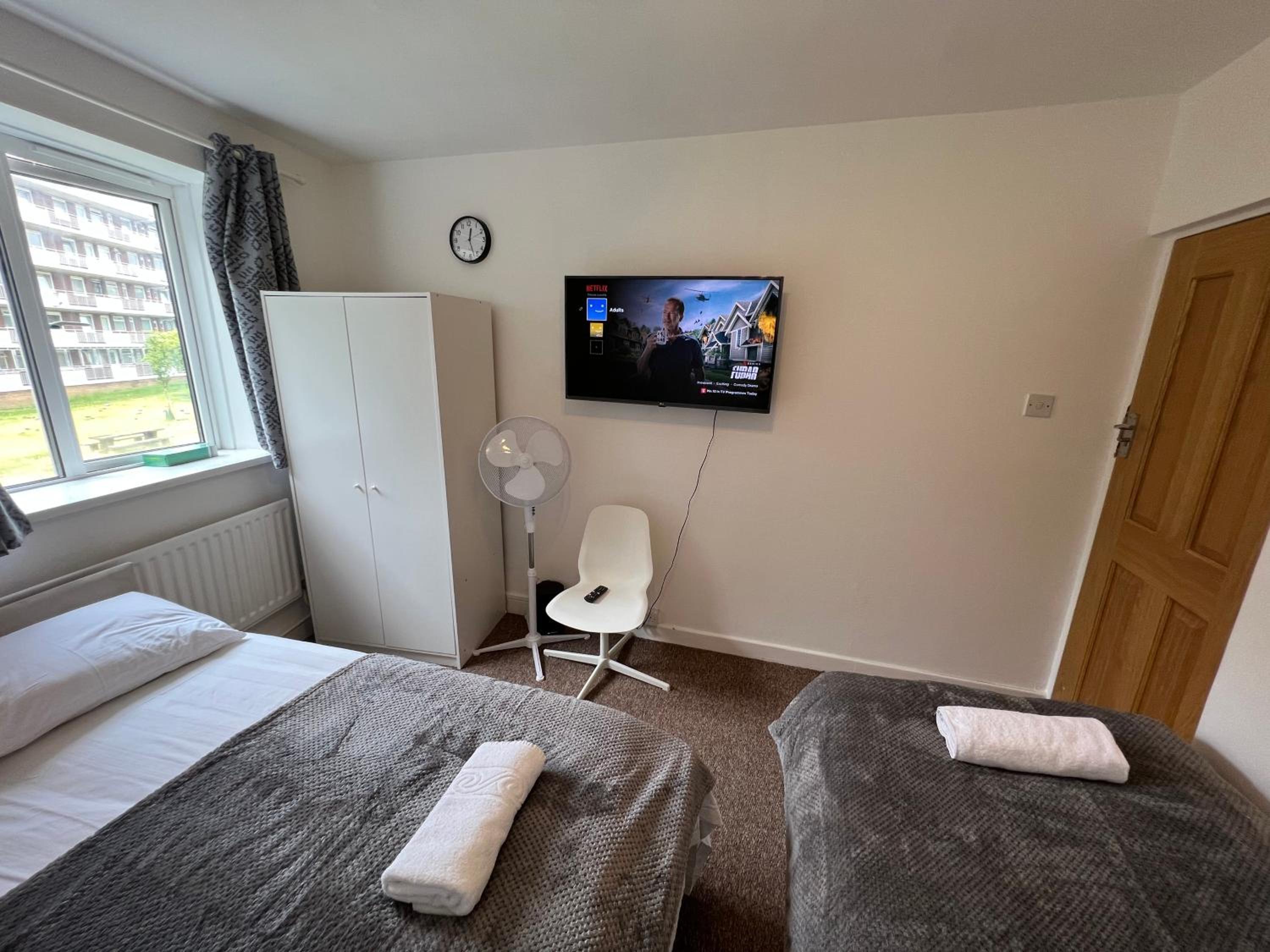Triple Room with Shared Bathroom photo 2