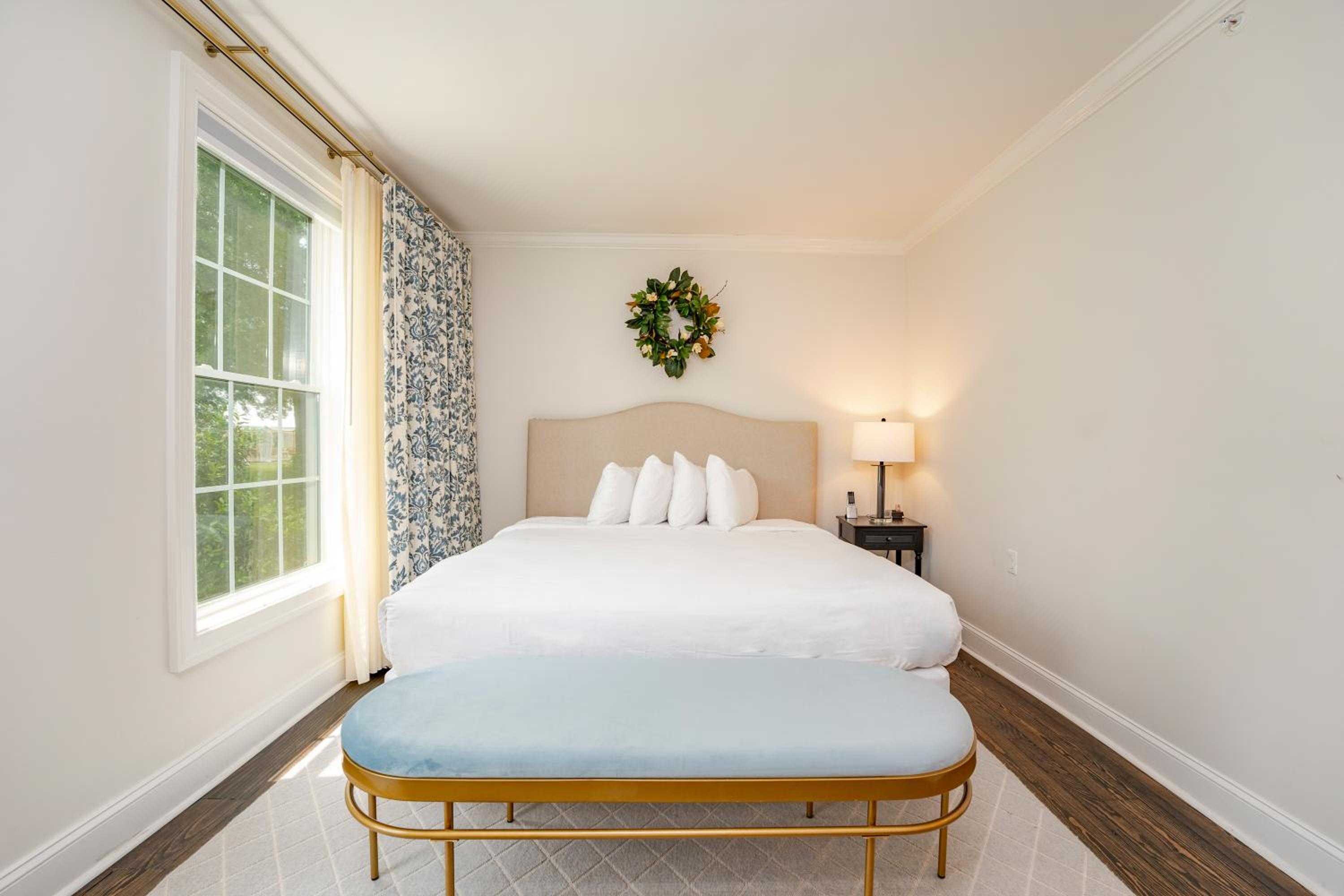 Standard King Room - Photo 3