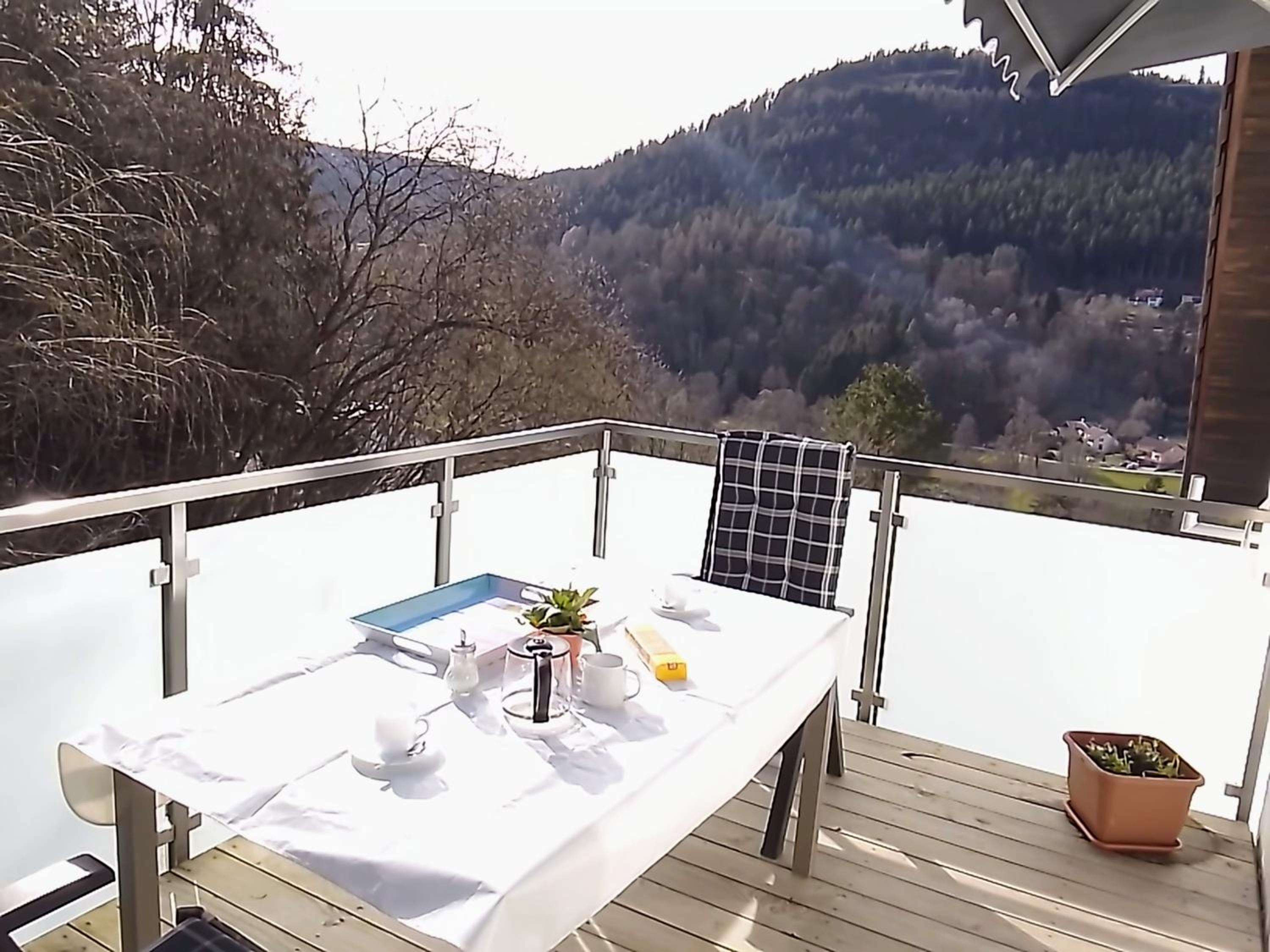 Apartment with Balcony photo 3