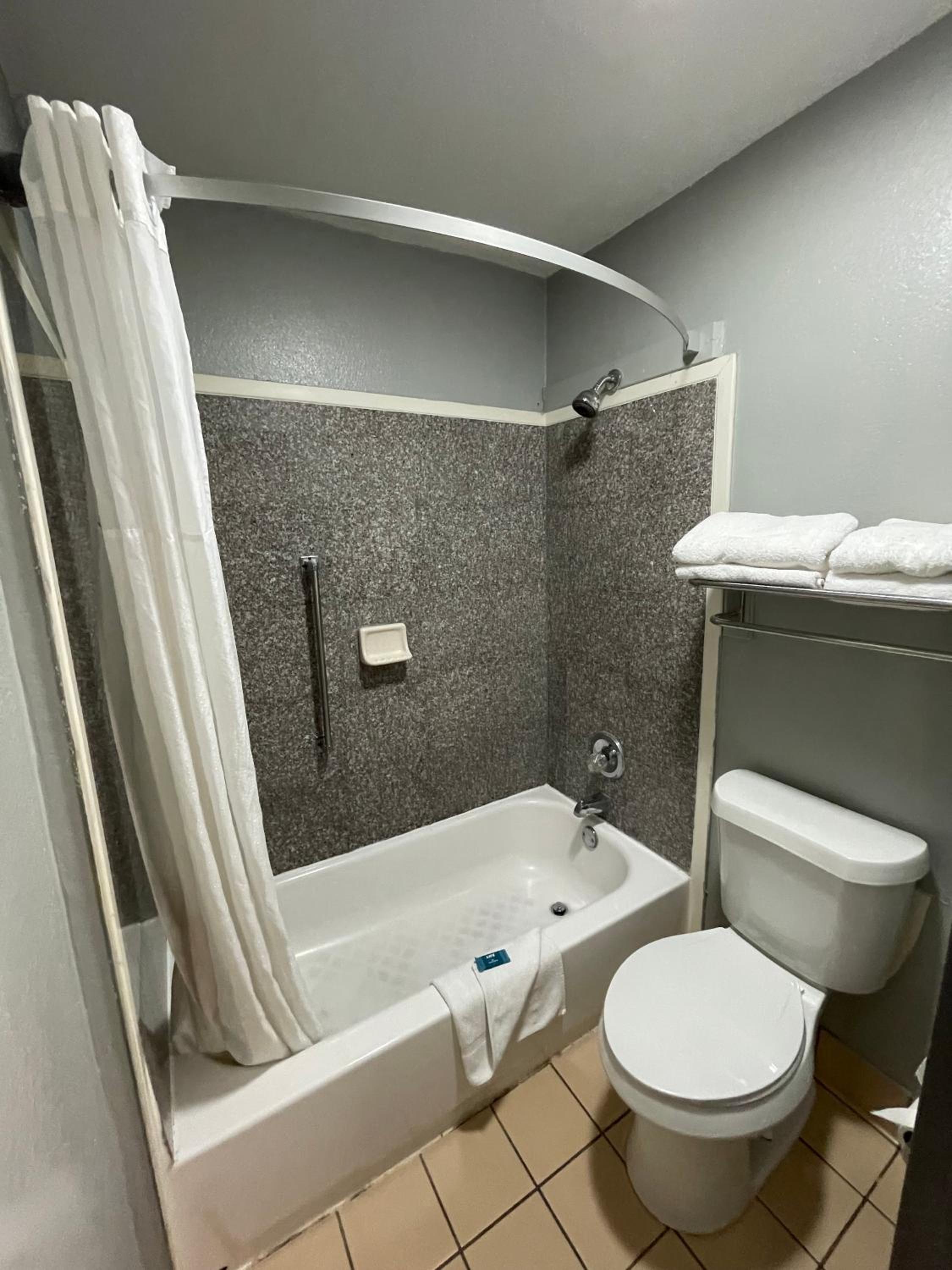 Double Room with Two Double Beds - Non-Smoking photo 2