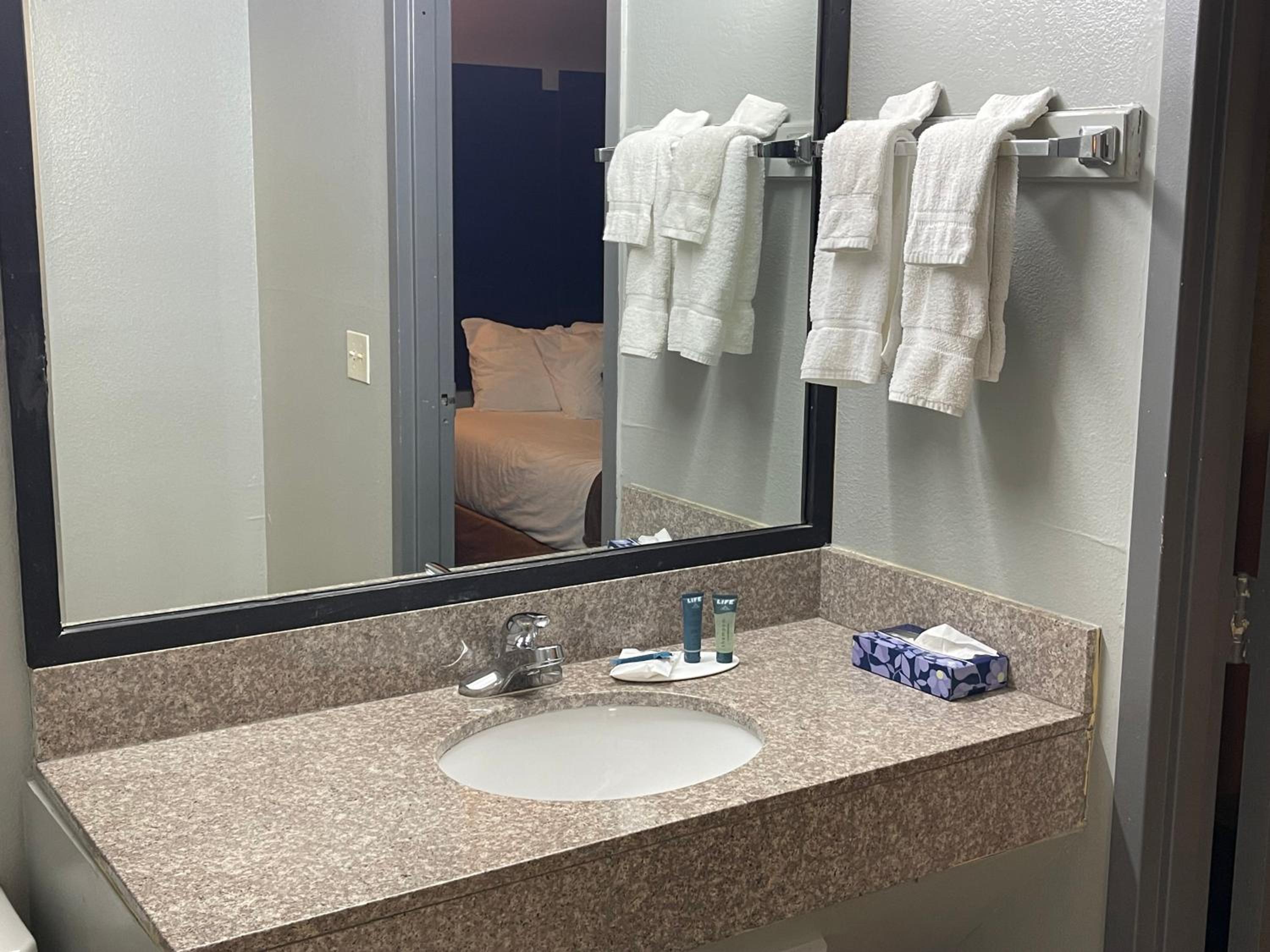 King Room - Disability Access/Non-Smoking photo 2