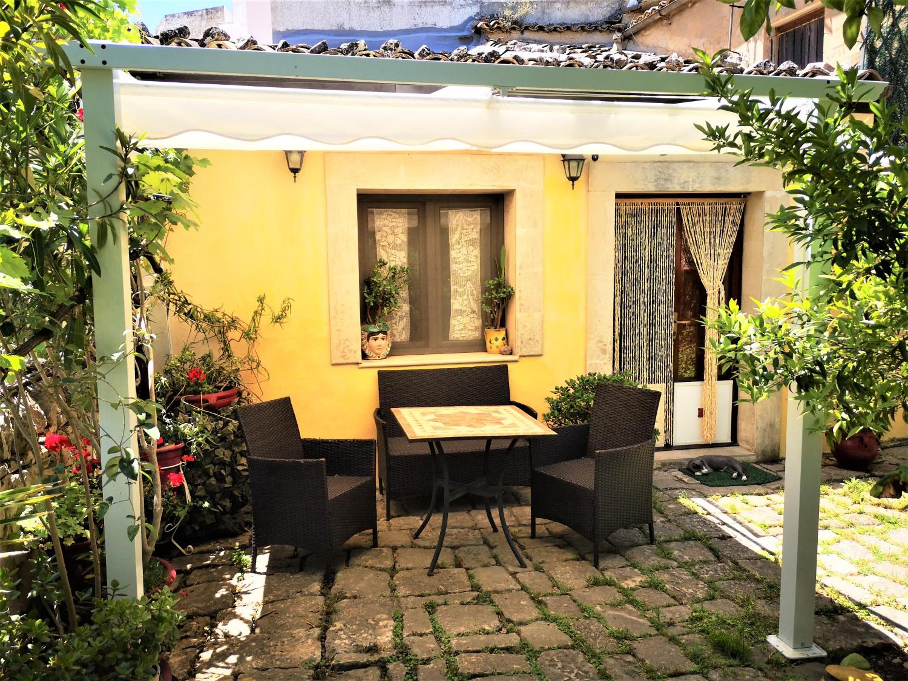 Suite with Garden View - Photo 22