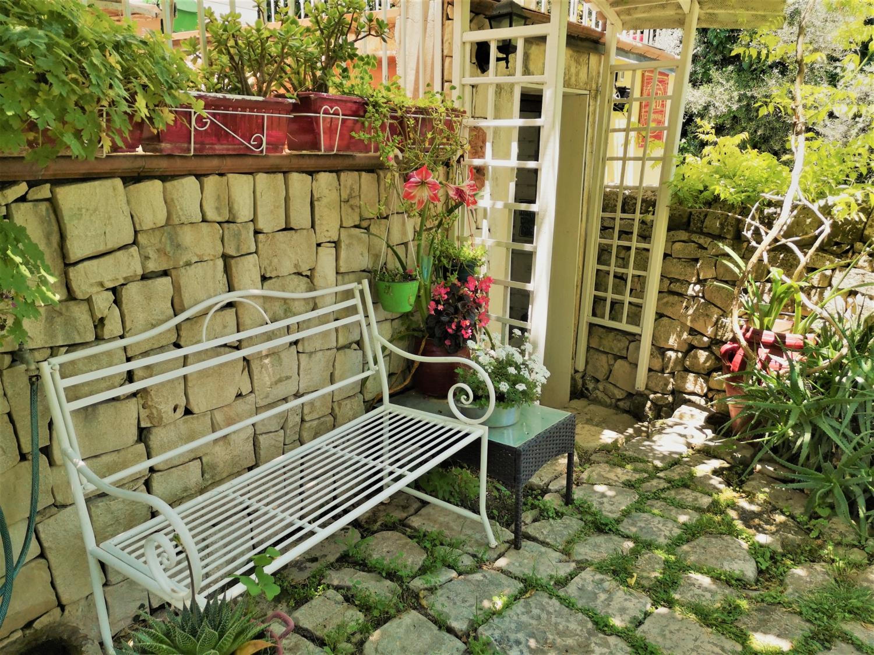 Suite with Garden View - Photo 21