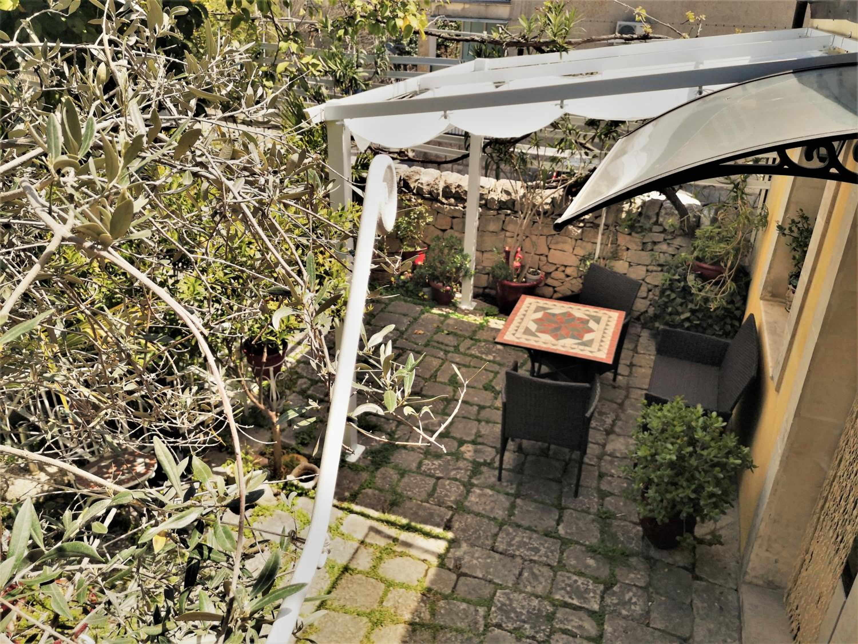 Suite with Garden View - Photo 19