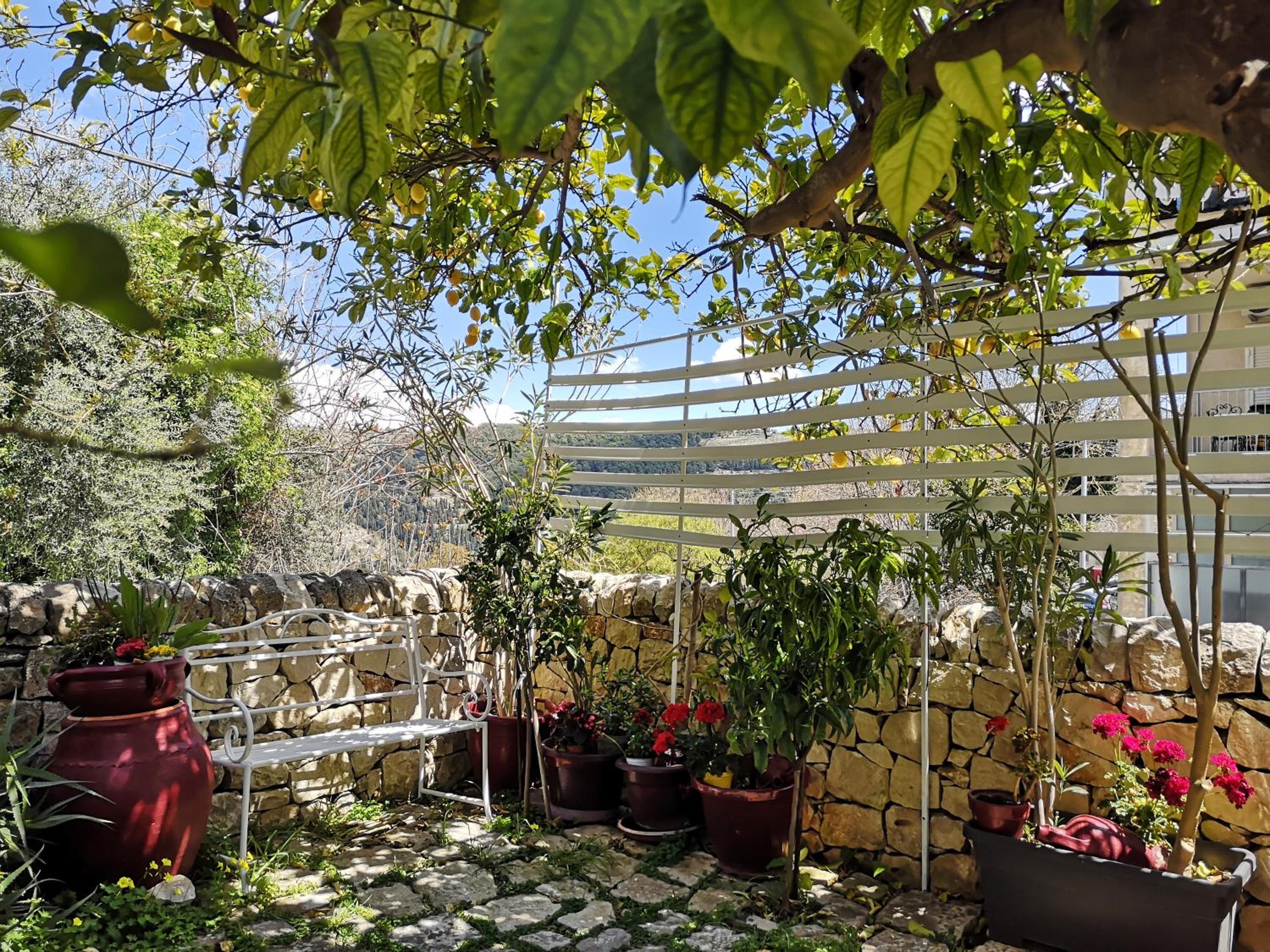 Suite with Garden View - Photo 5