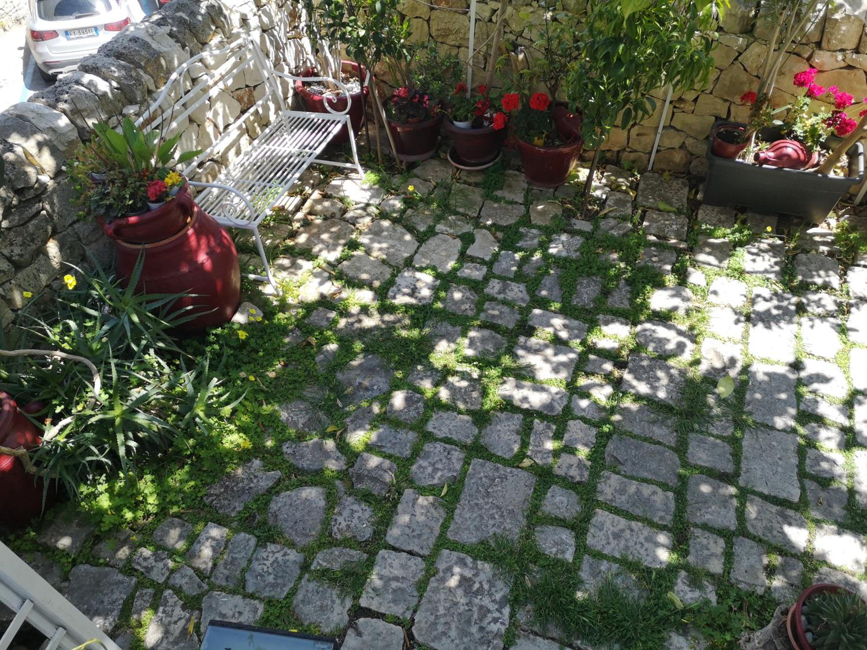 Suite with Garden View - Photo 3