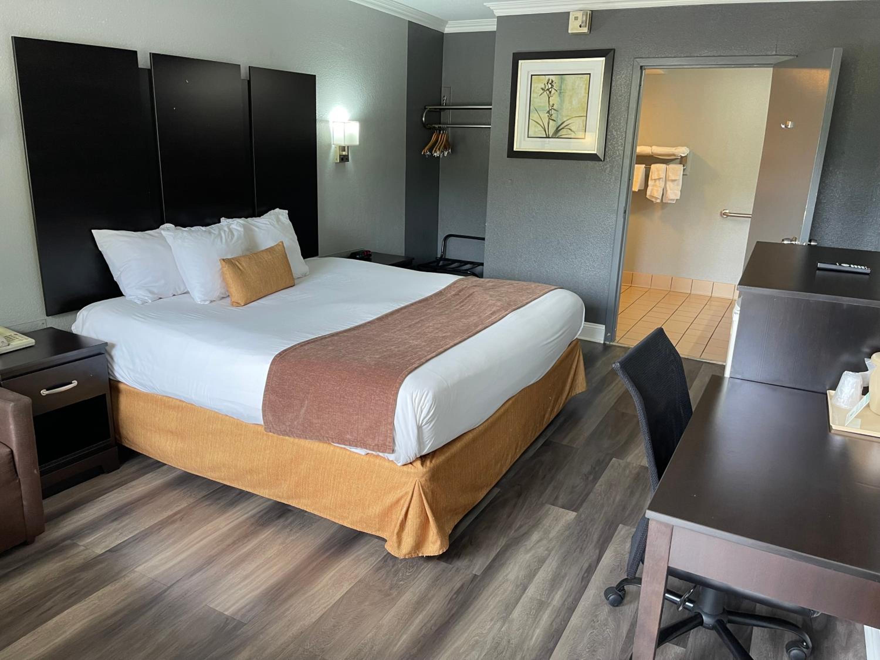 King Room - Disability Access/Non-Smoking