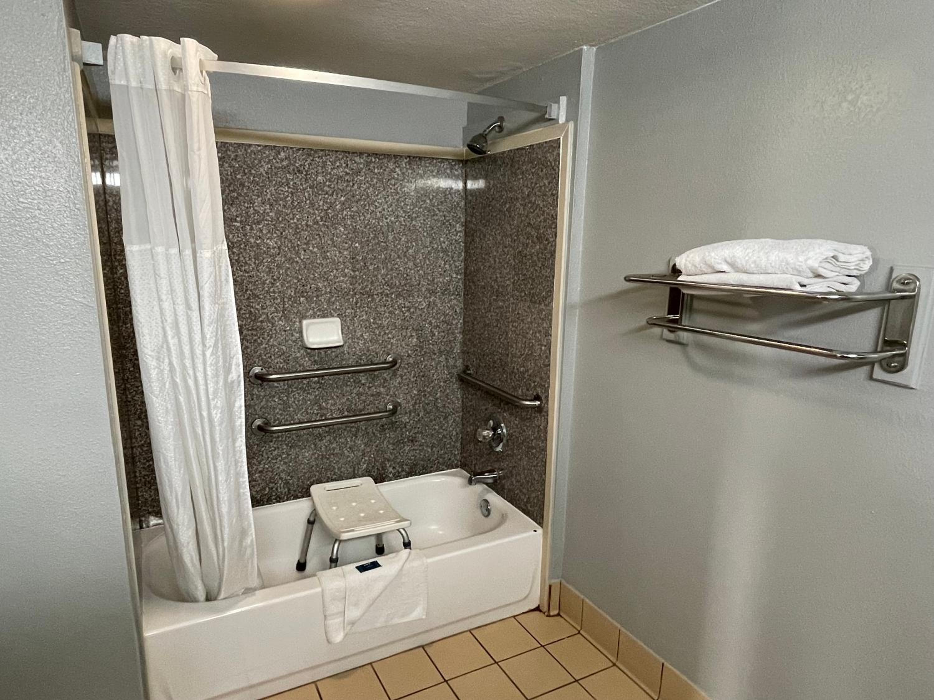 King Room - Disability Access/Non-Smoking photo 3