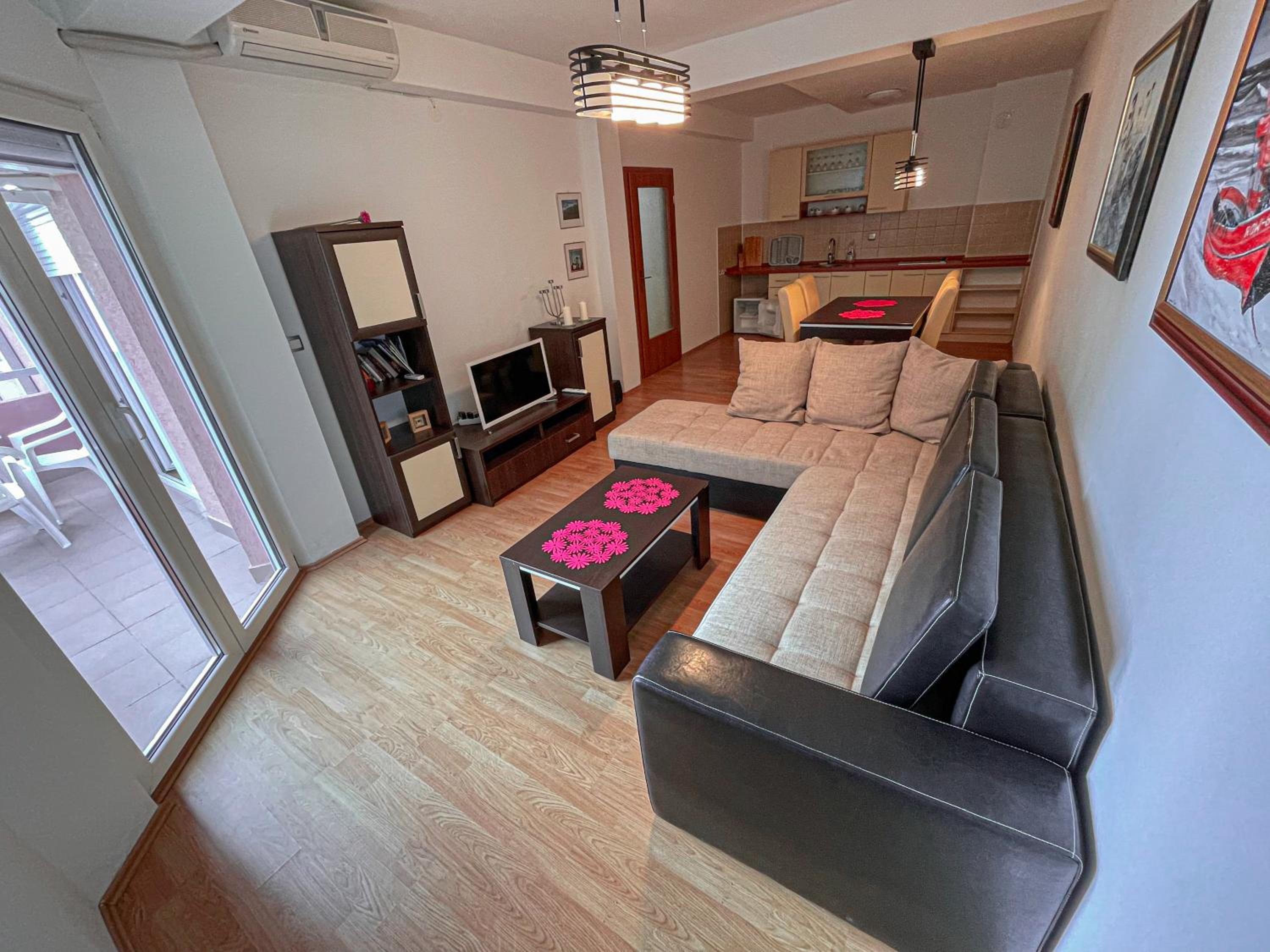 One-Bedroom Apartment photo 1