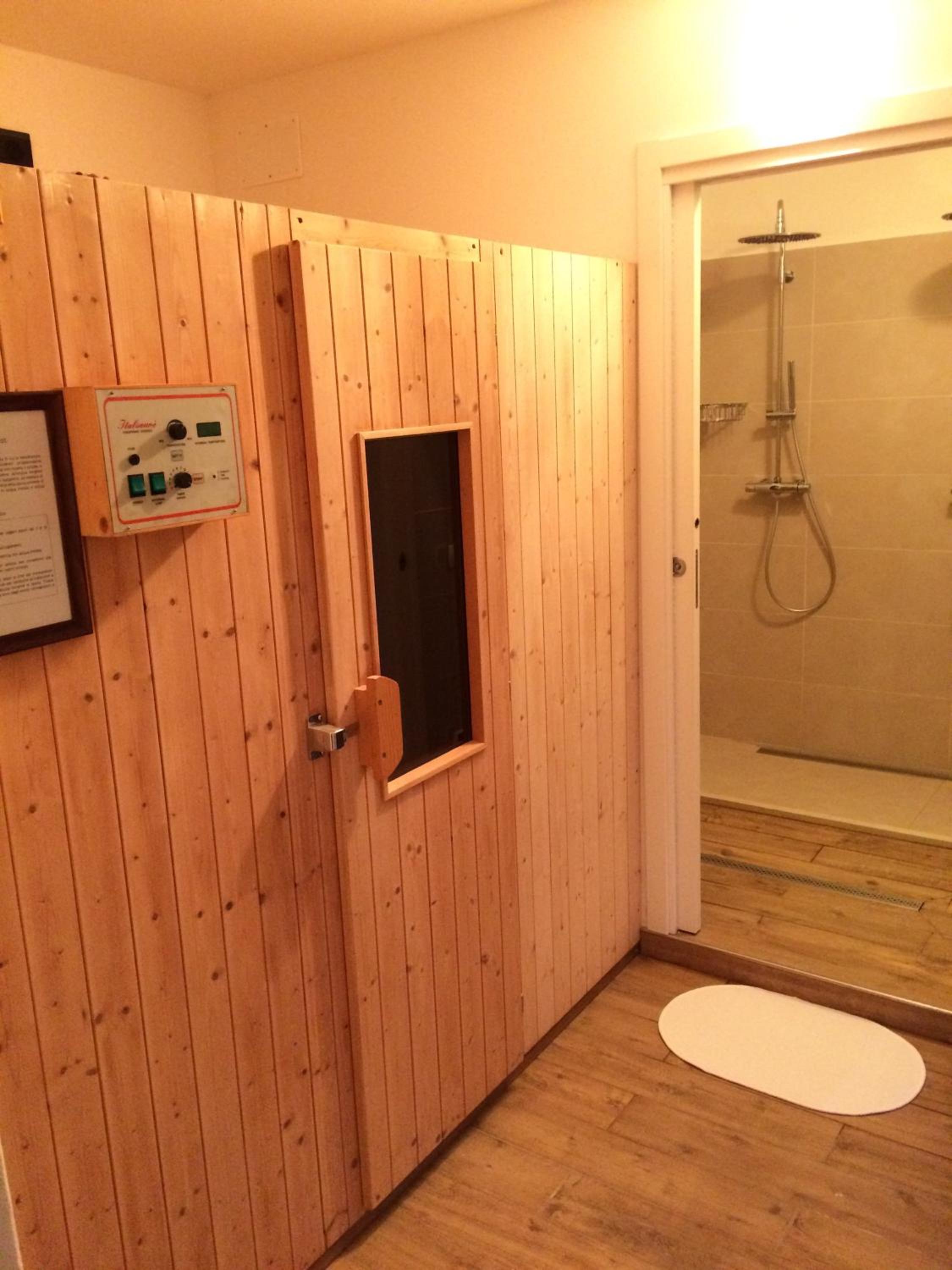 Superior Quadruple Room - Photo 13
