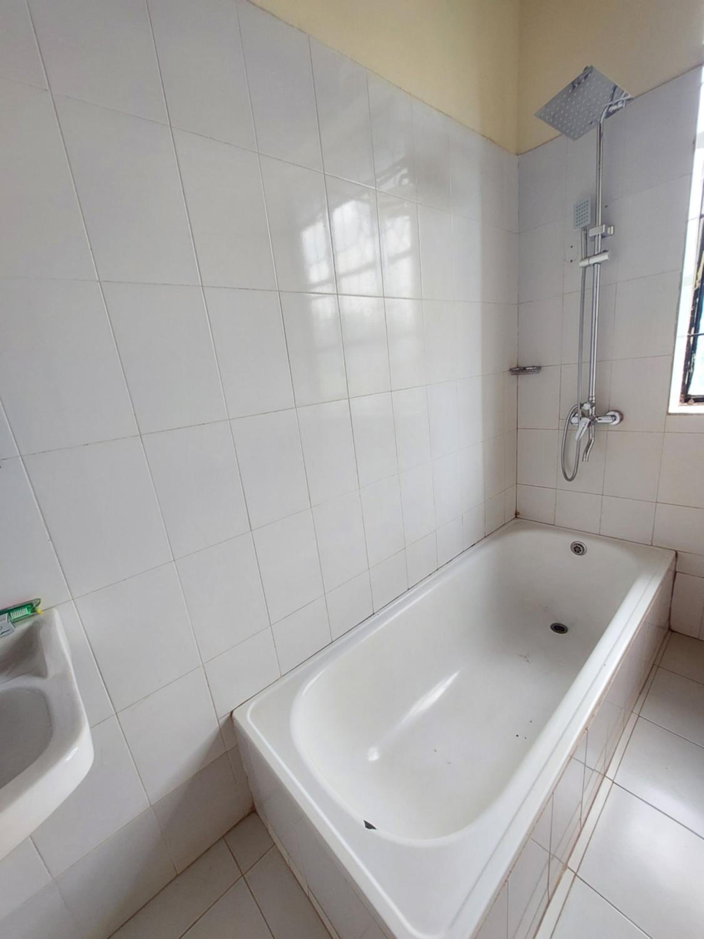 Triple Room with Private Bathroom photo 2