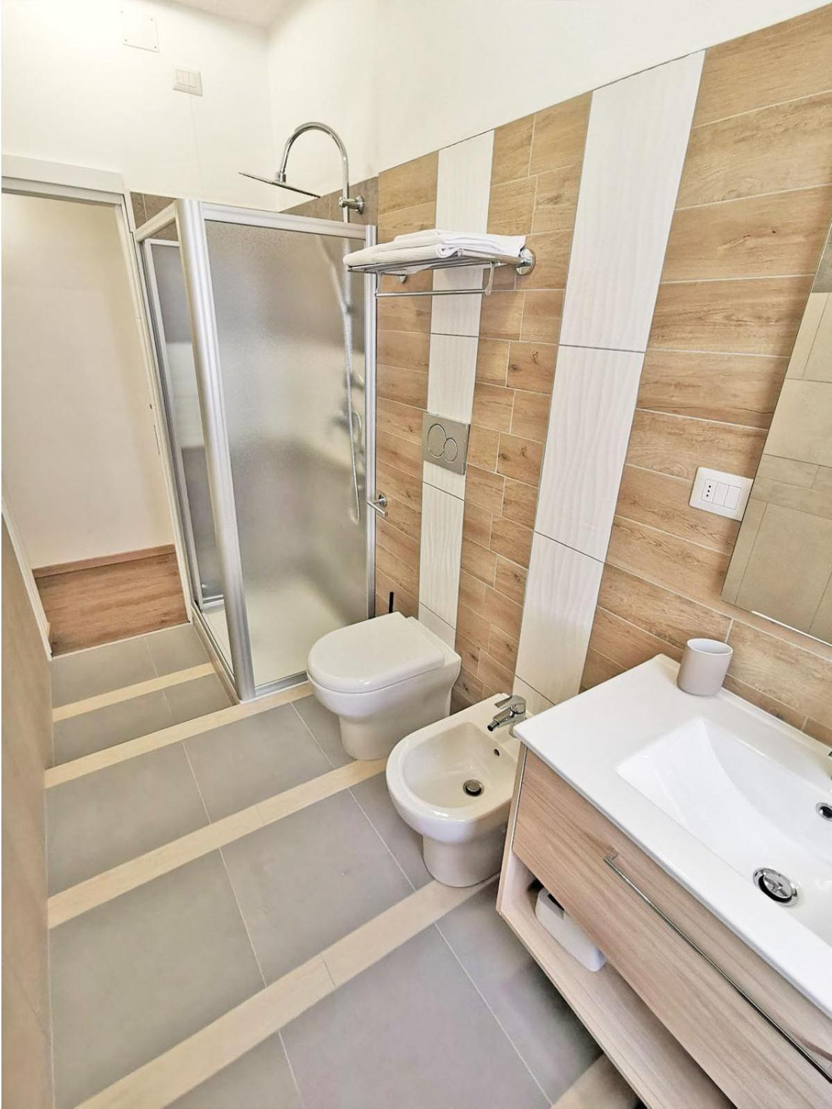 Superior Quadruple Room - Photo 11