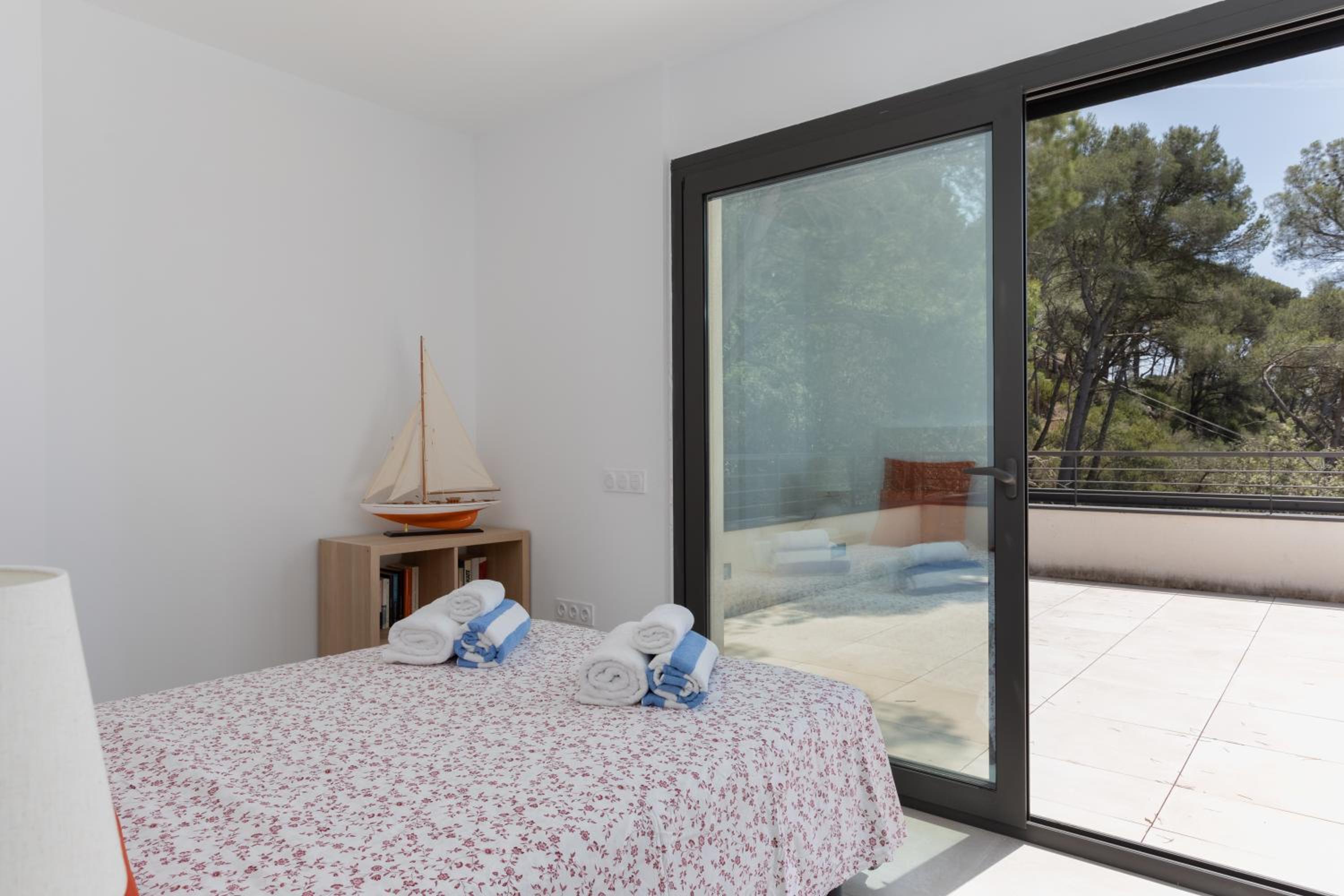 Four-Bedroom House photo 2