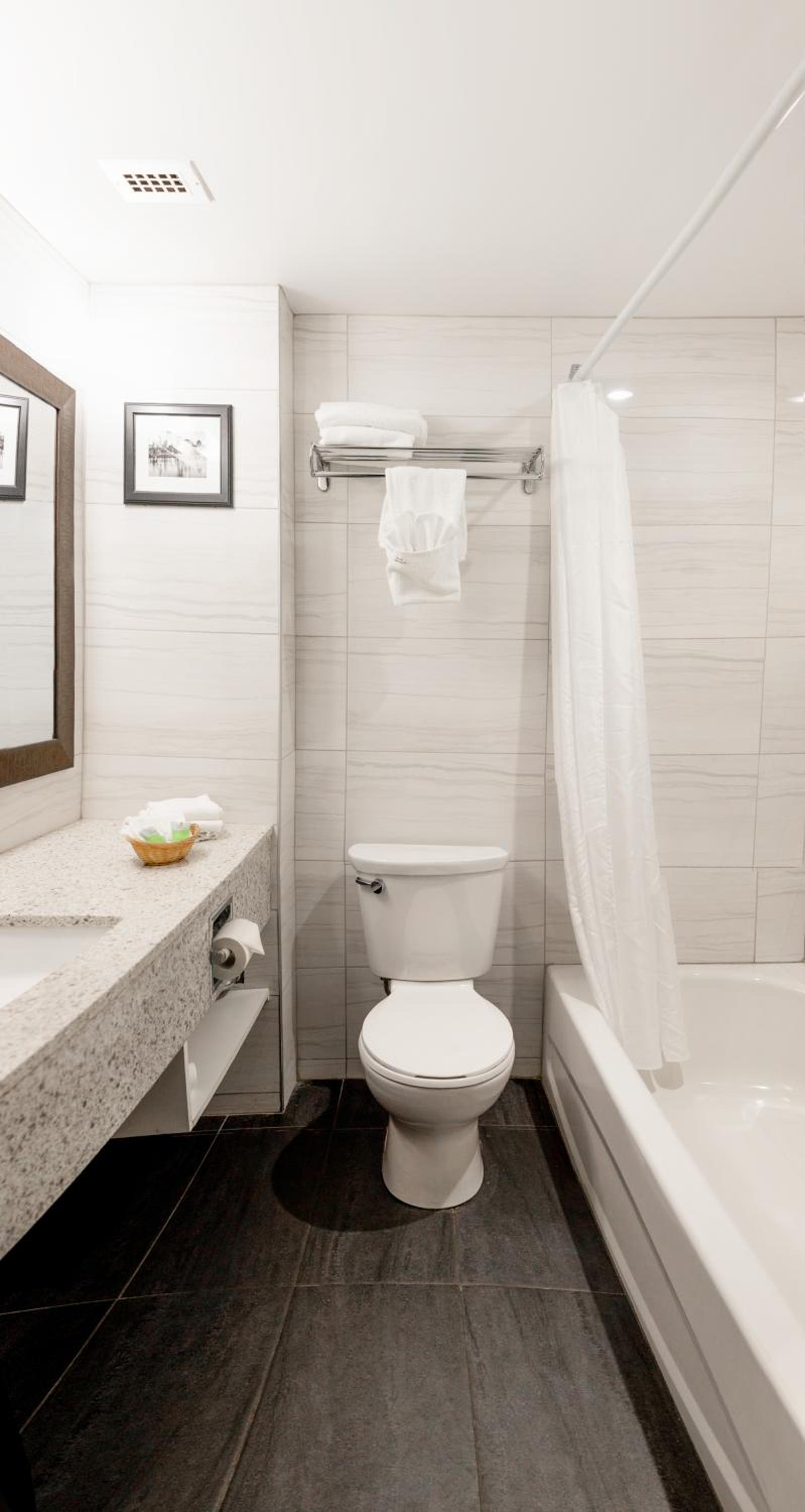 Select Two Double Beds Room - Photo 9