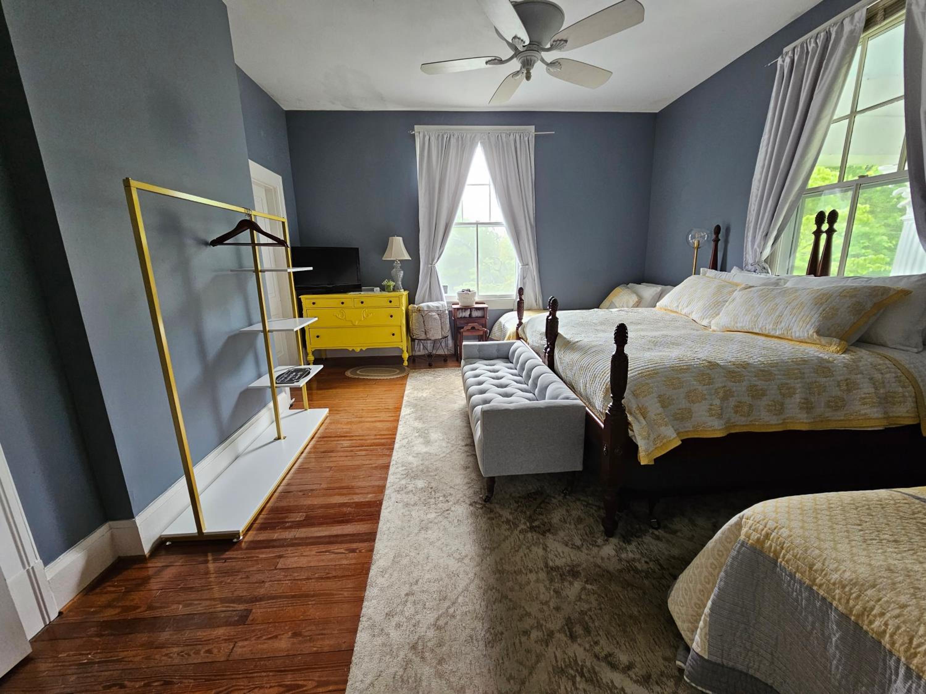 Standard Double Room with Shared Bathroom