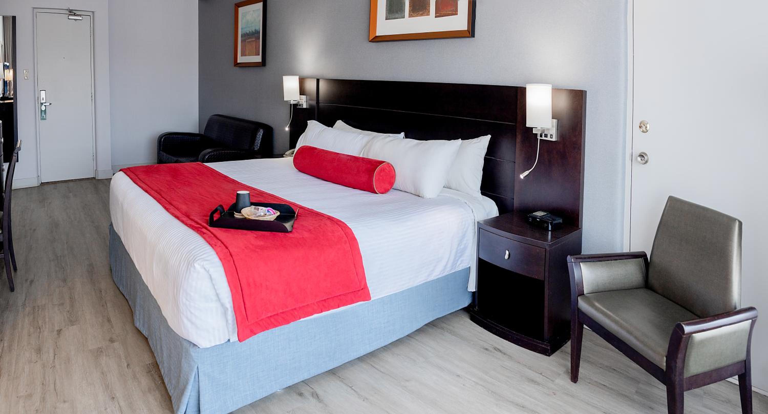 Deluxe King Room - Photo 2